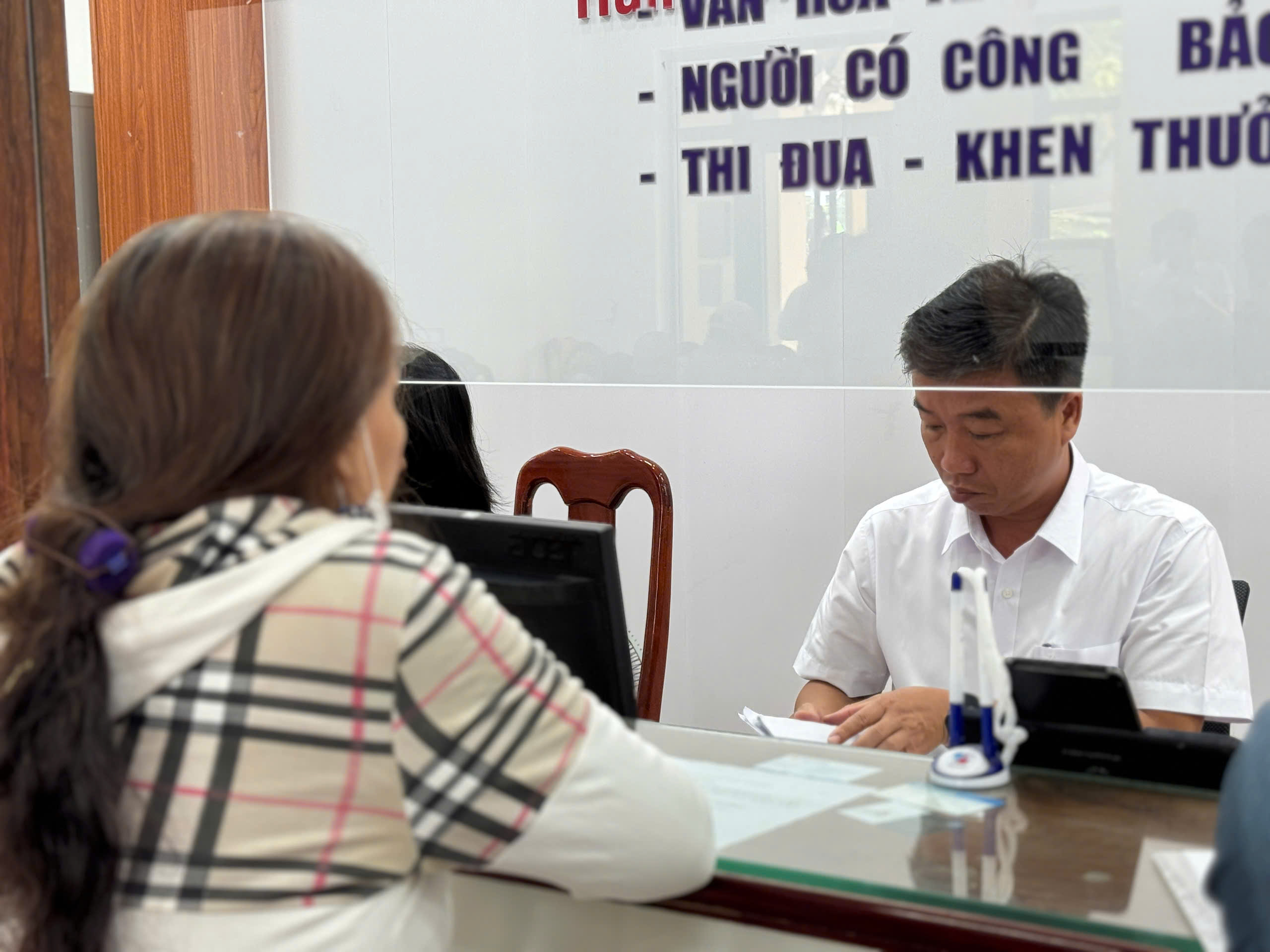 Đà Nẵng yêu cầu xin lỗi dân nếu chậm trễ thủ tục hành chính - Ảnh 1.