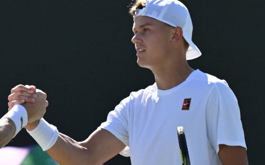 Sau Wimbledon, Holger Rune gặp rắc rối vì rao bán vợt hỏng