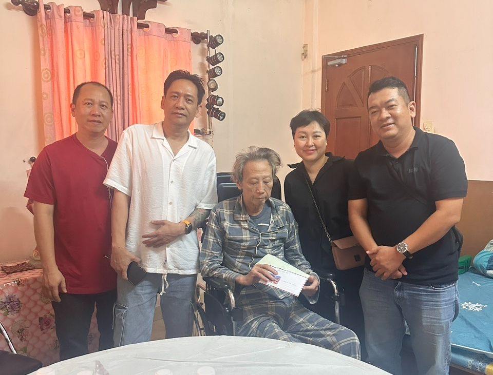 T&aacute;c giả "T&oacute;c em đu&ocirc;i g&agrave;" nguy kịch, nhiều lần rơi v&agrave;o h&ocirc;n m&ecirc;   - Ảnh 3.