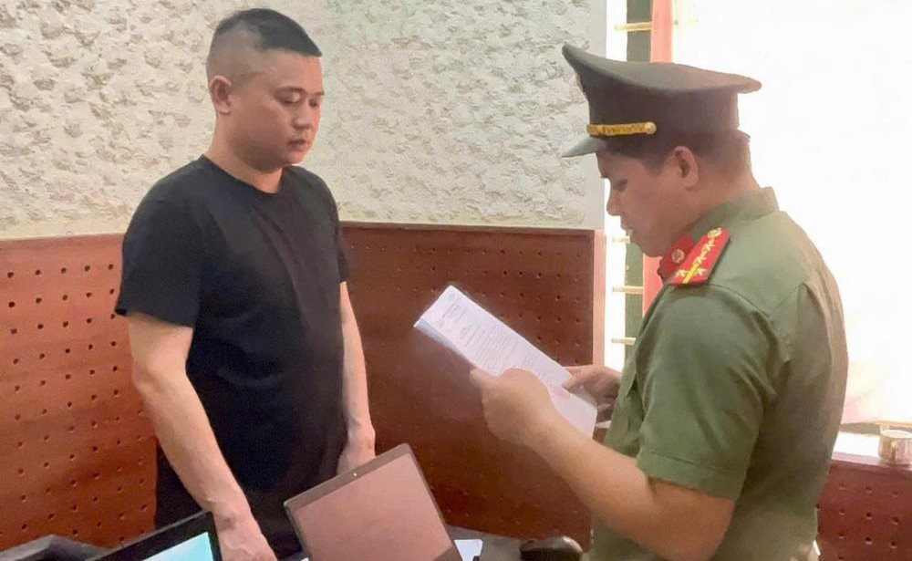 Khởi tố, bắt tạm giam Trưởng văn ph&ograve;ng đại diện Tạp ch&iacute; Thương hiệu v&agrave; Ph&aacute;p luật- Ảnh 3.