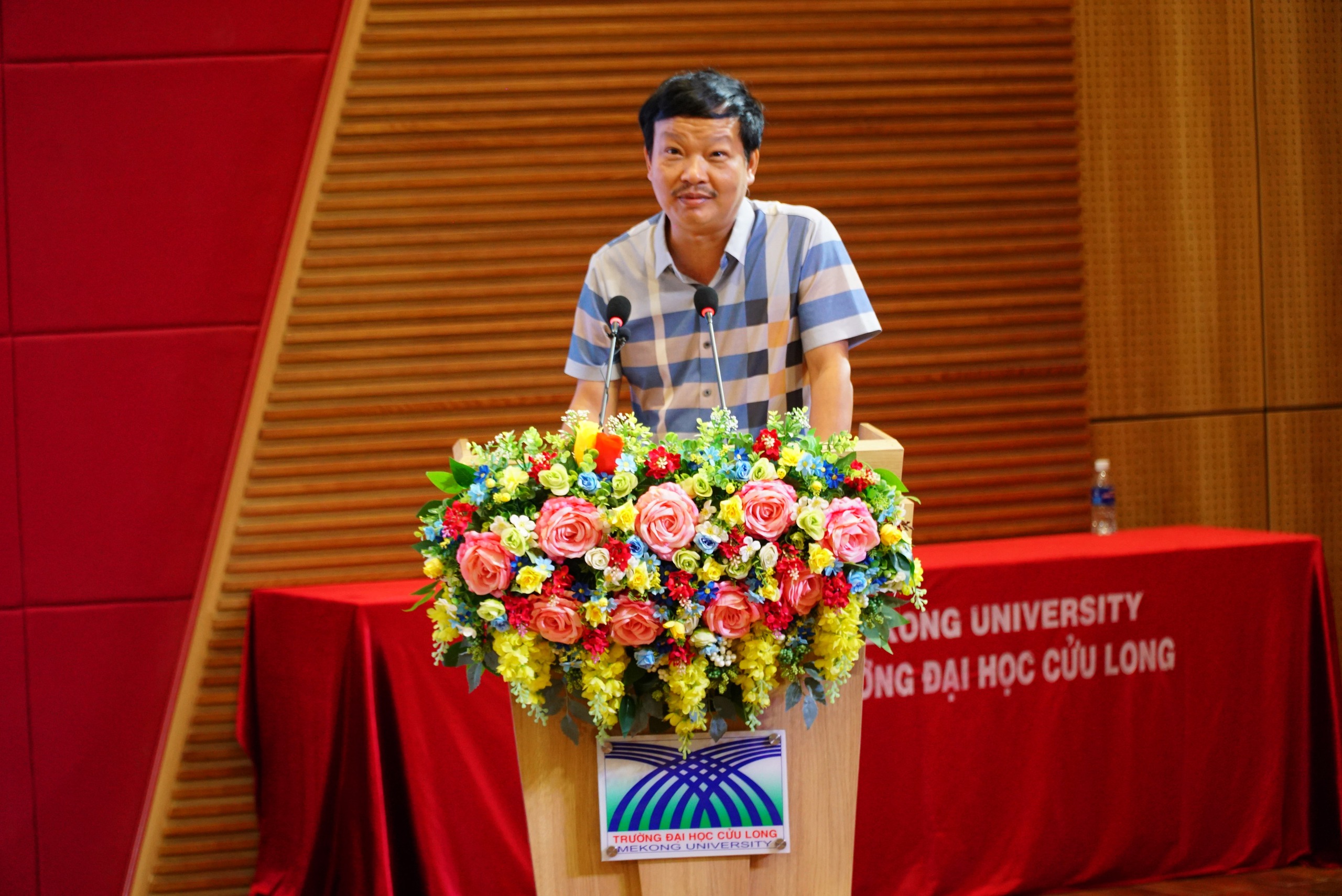 Trường ĐH Cửu Long tổ chức hội nghị triển khai nghị quyết quan trọng của Bộ Ch&iacute;nh trị- Ảnh 3.