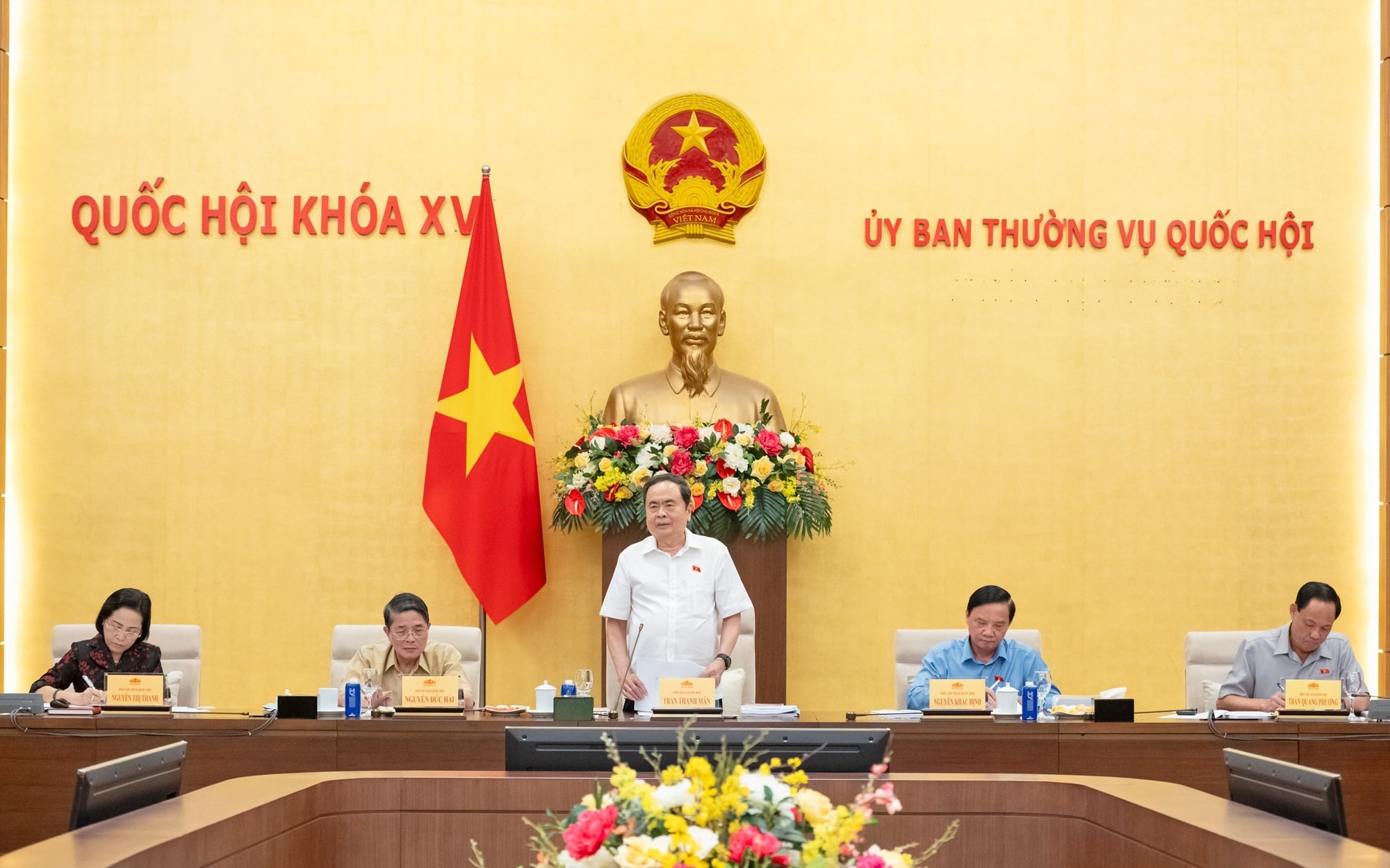 Nghiên cứu bổ sung kinh phí hỗ trợ các địa phương để nâng cấp trụ sở, làm nhà công vụ