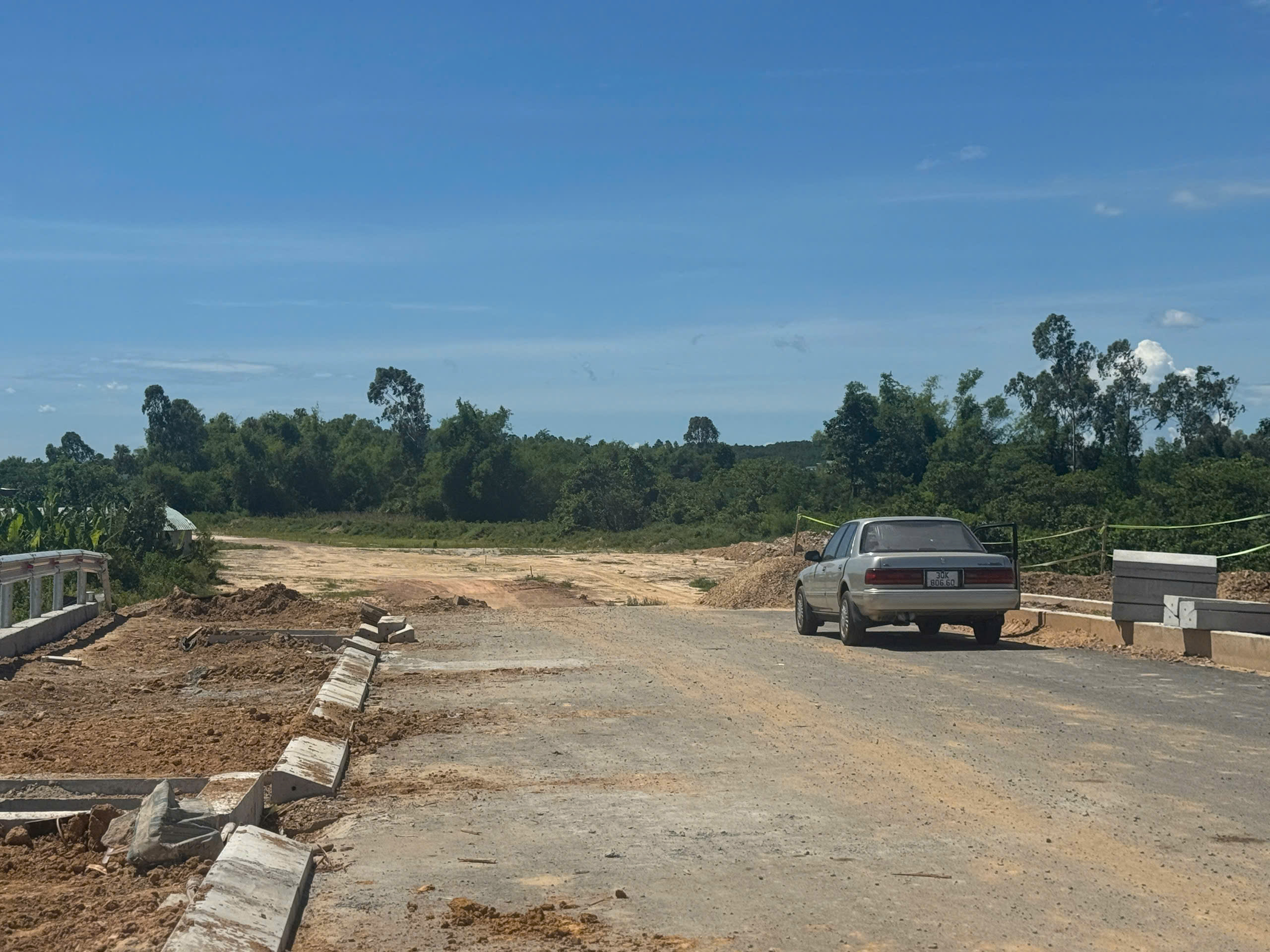 Cận cảnh cầu Quảng Đ&agrave; h&agrave;ng trăm tỉ thiếu đường dẫn, d&acirc;n "n&oacute;ng ruột"- Ảnh 12.