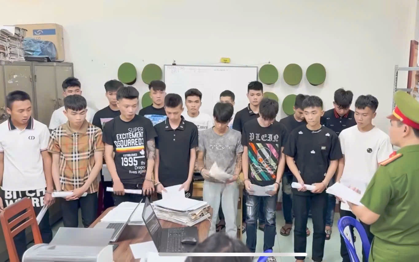 20 thanh niên làng chài vô cớ chém người, bị khởi tố