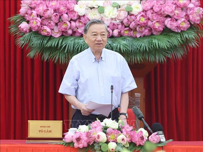 Tổng Bí thư Tô Lâm: Văn kiện là ngọn đuốc soi đường, là cẩm nang hành động cho toàn Đảng - Ảnh 2.
