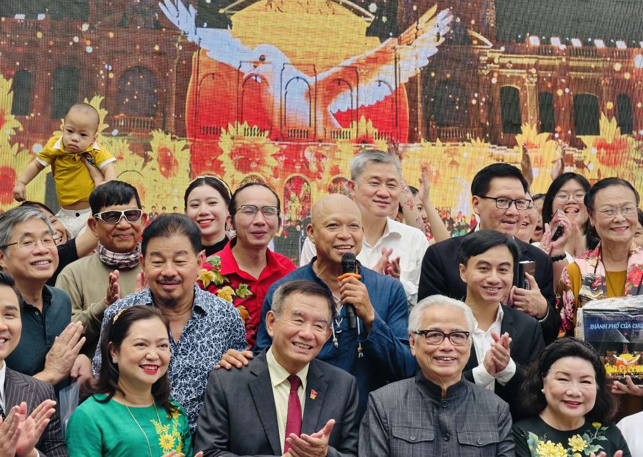 Dư &acirc;m sau triển l&atilde;m Nguyễn &Aacute;: Lưu giữ k&yacute; ức, thắp l&ecirc;n kh&aacute;t vọng tương lai- Ảnh 4.