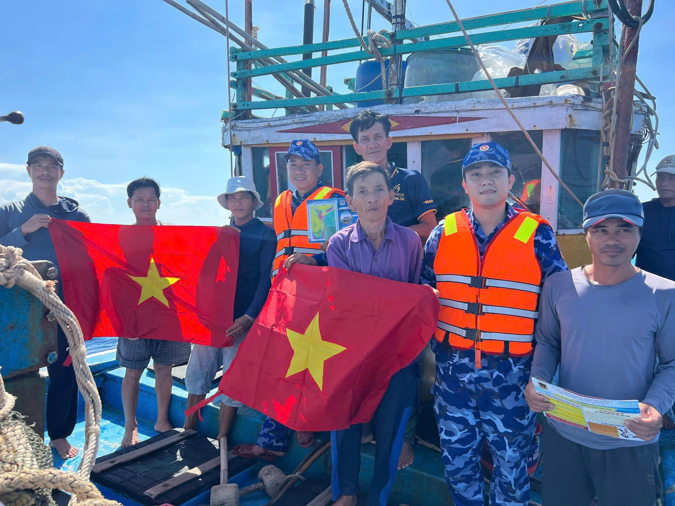 Hải đội 202 Cảnh s&aacute;t biển: Lan tỏa hiệu quả c&ocirc;ng t&aacute;c D&acirc;n vận - Ảnh 2.