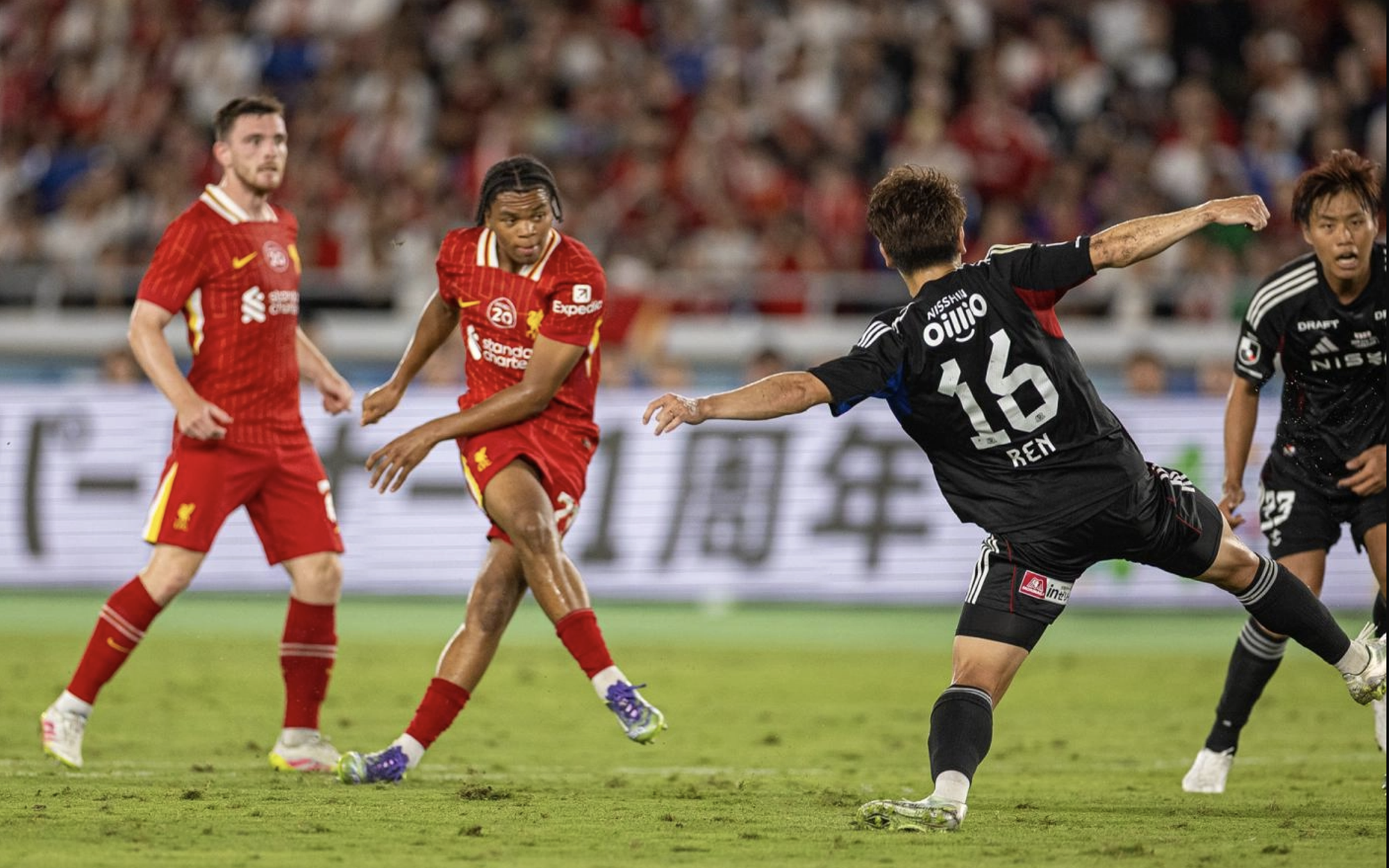 Liverpool ngược dòng thắng Yokohama F. Marinos, tài năng trẻ tỏa sáng 