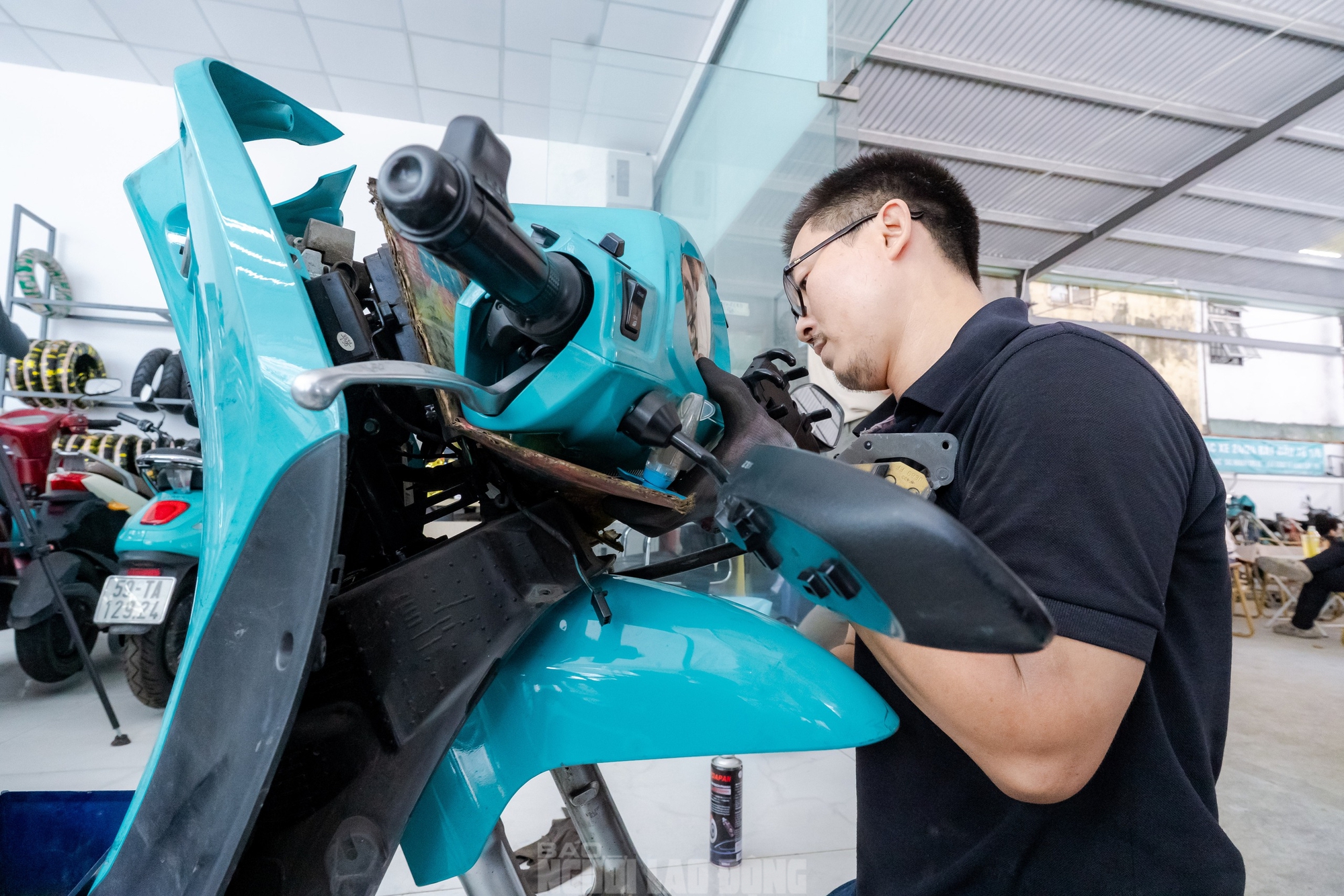 M&ocirc; h&igrave;nh qu&aacute;n c&agrave; ph&ecirc; kết hợp trạm sạc xe điện si&ecirc;u lợi nhuận của Trần anh Th&agrave;nh - Ảnh 2.