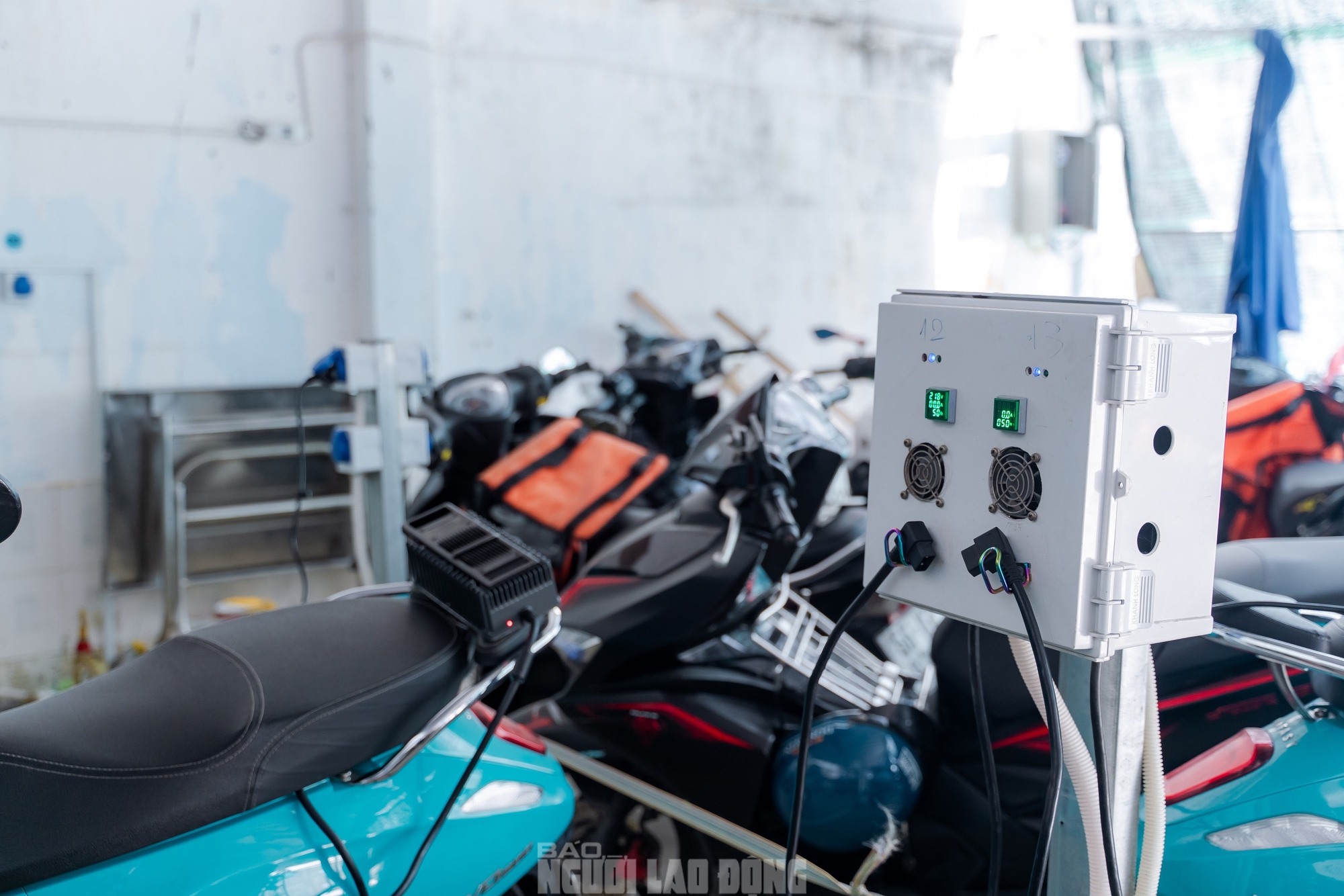 M&ocirc; h&igrave;nh qu&aacute;n c&agrave; ph&ecirc; kết hợp trạm sạc xe điện si&ecirc;u lợi nhuận của Trần anh Th&agrave;nh - Ảnh 9.
