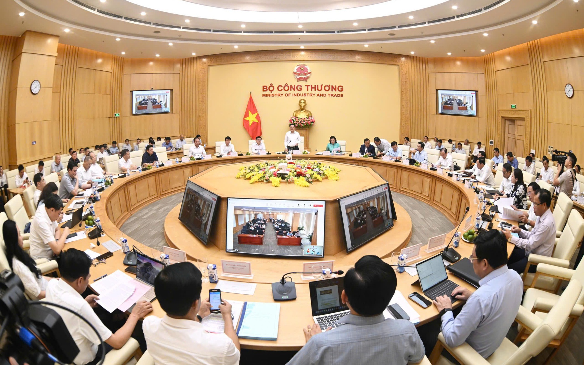 34 L&atilde;nh đạo cấp Cục , vụ bộ C&ocirc;ng Thương xuống địa phương thực hiện nhiệm vụ g&igrave;? - Ảnh 2.