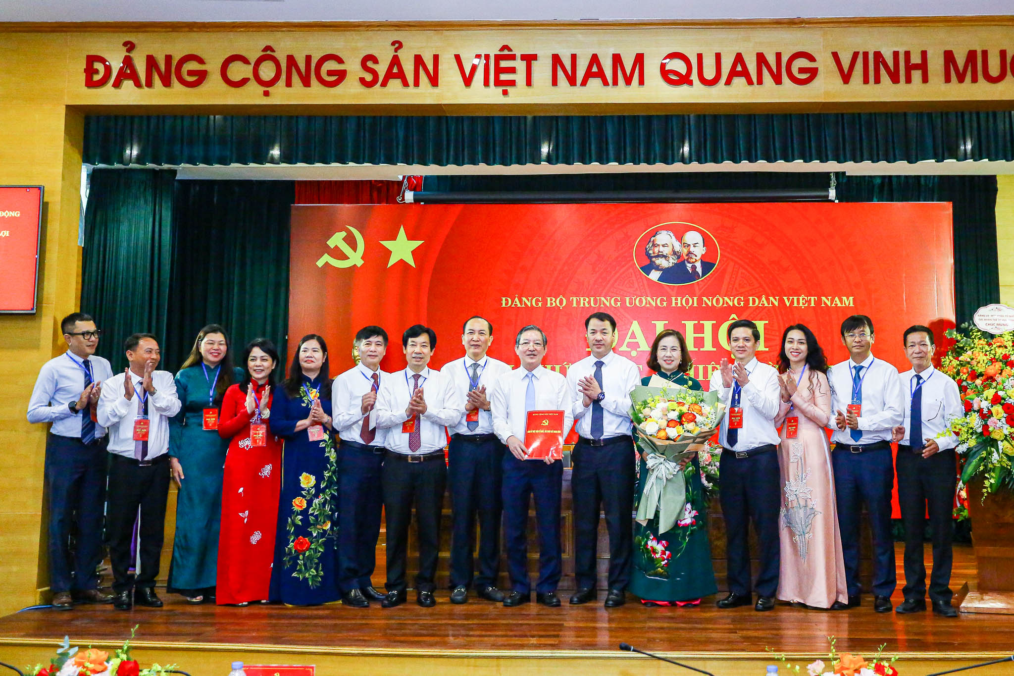 &Ocirc;ng Lương Quốc Đo&agrave;n giữ chức B&iacute; thư Đảng ủy Trung ương Hội N&ocirc;ng d&acirc;n Việt Nam- Ảnh 2.