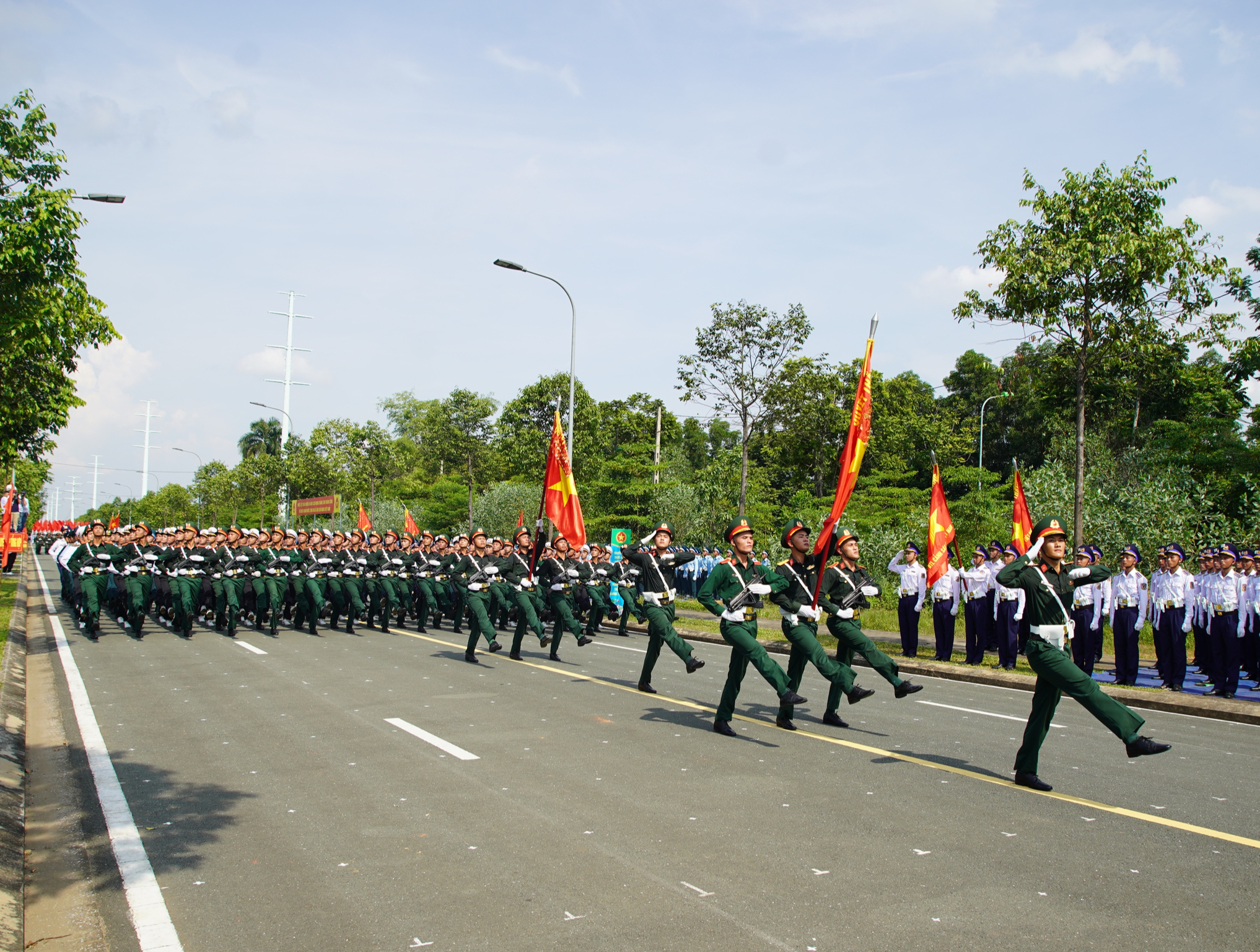 Chiến sĩ qu&acirc;n đội đổ mồ h&ocirc;i tr&ecirc;n thao trường, sẵn s&agrave;ng diễu binh, diễu h&agrave;nh ng&agrave;y Quốc kh&aacute;nh 2-9- Ảnh 2.