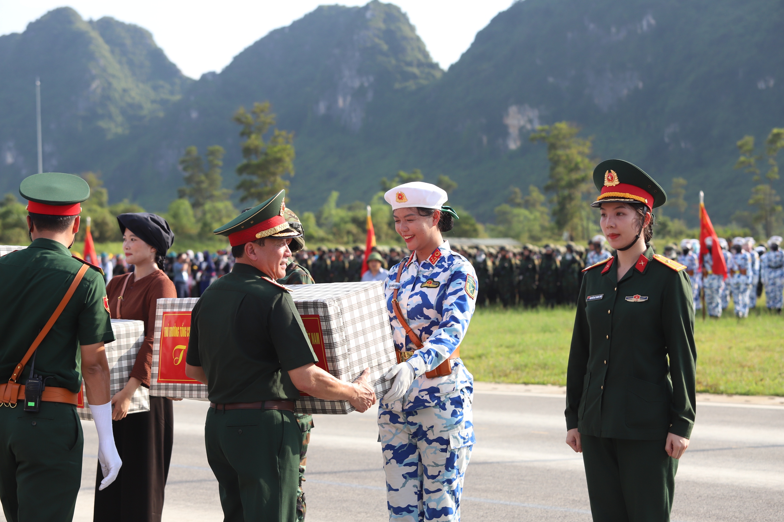 Chiến sĩ qu&acirc;n đội đổ mồ h&ocirc;i tr&ecirc;n thao trường, sẵn s&agrave;ng diễu binh, diễu h&agrave;nh ng&agrave;y Quốc kh&aacute;nh 2-9- Ảnh 10.