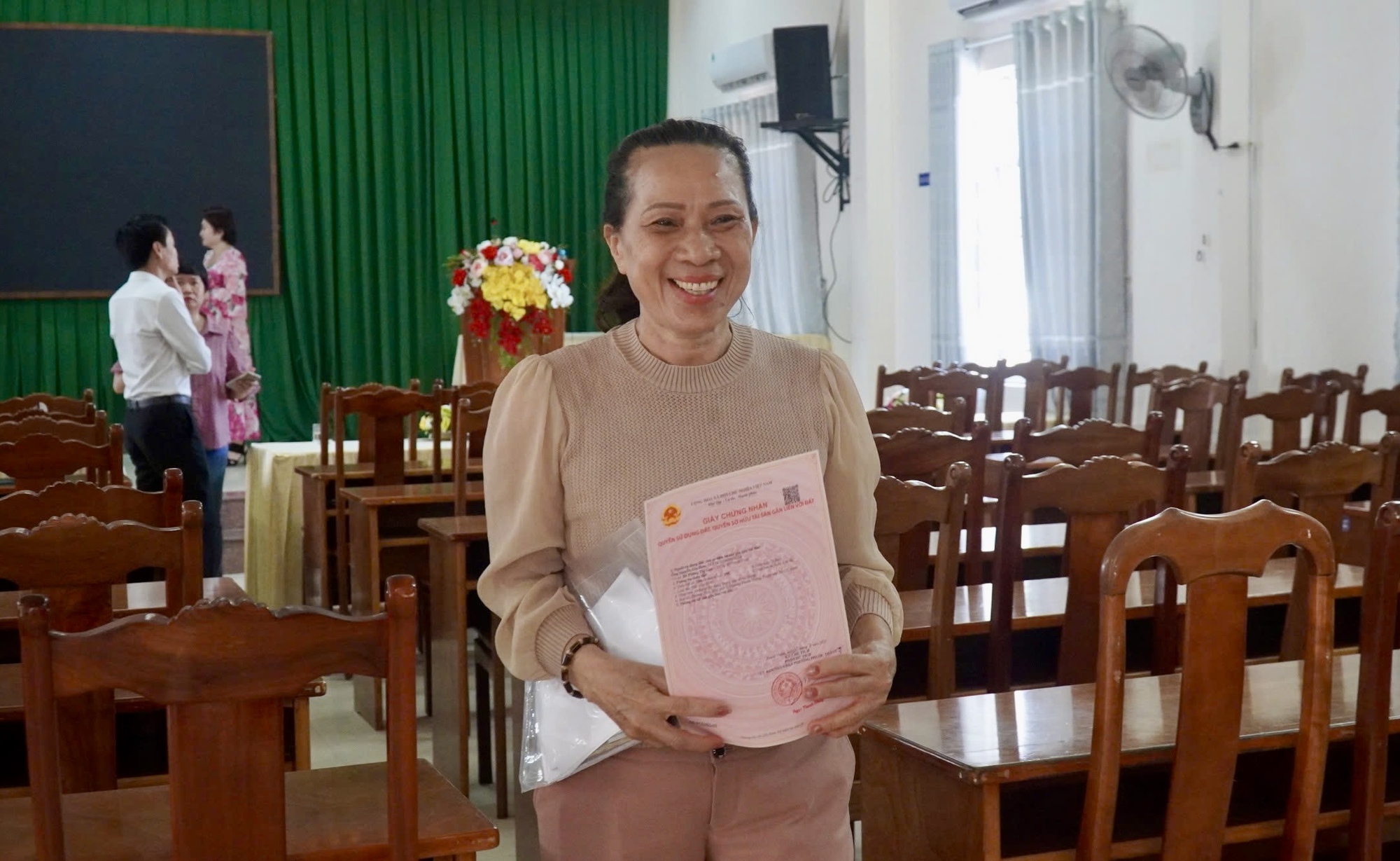 TP HCM cấp giấy chứng nhận quyền sử dụng đất cho công dân đầu tiên tại phường Phước Thắng - Ảnh 2.