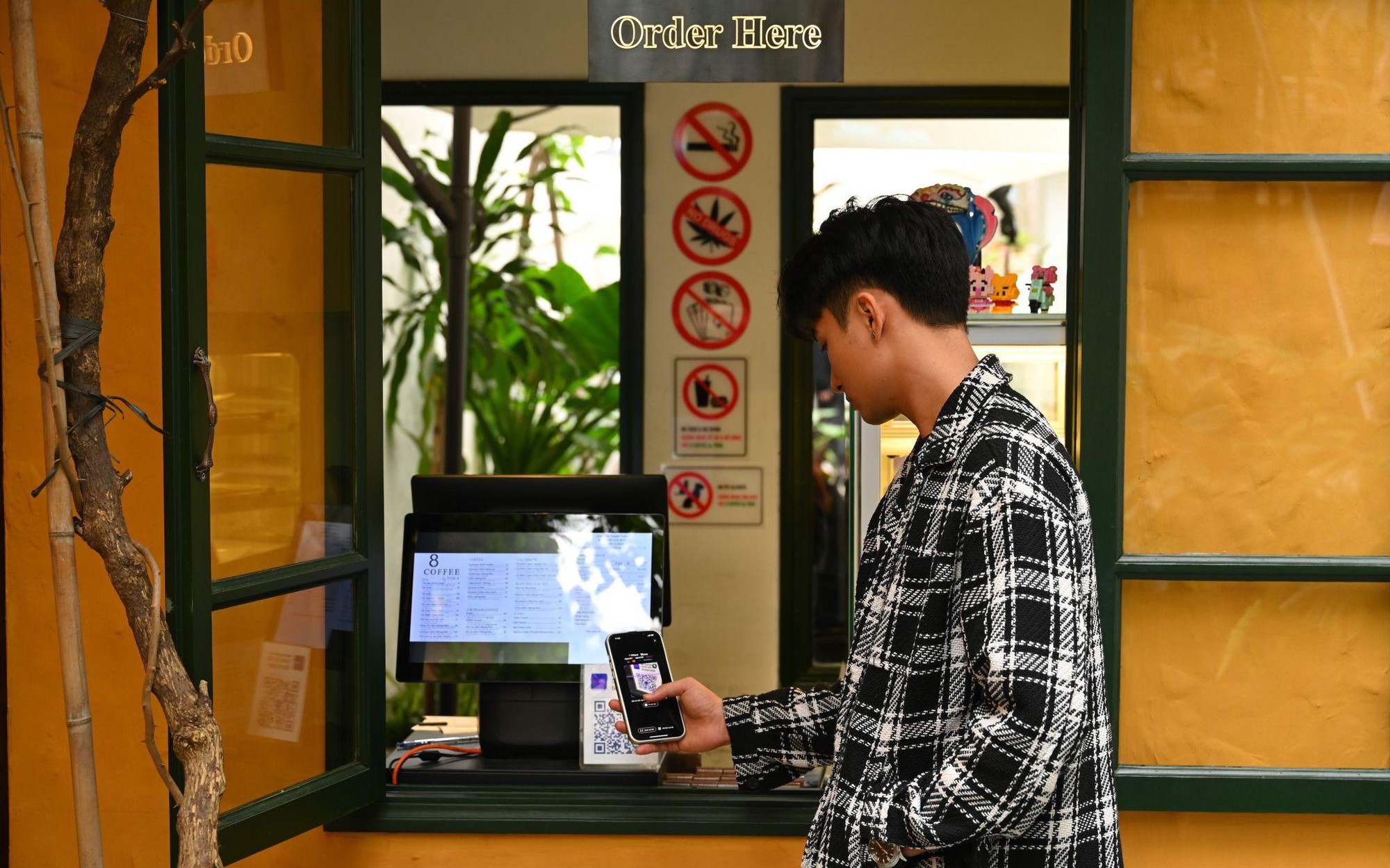 Du lịch không tiền mặt - Chỉ cần TPBank: Quét QR, chi tiêu xuyên biên giới