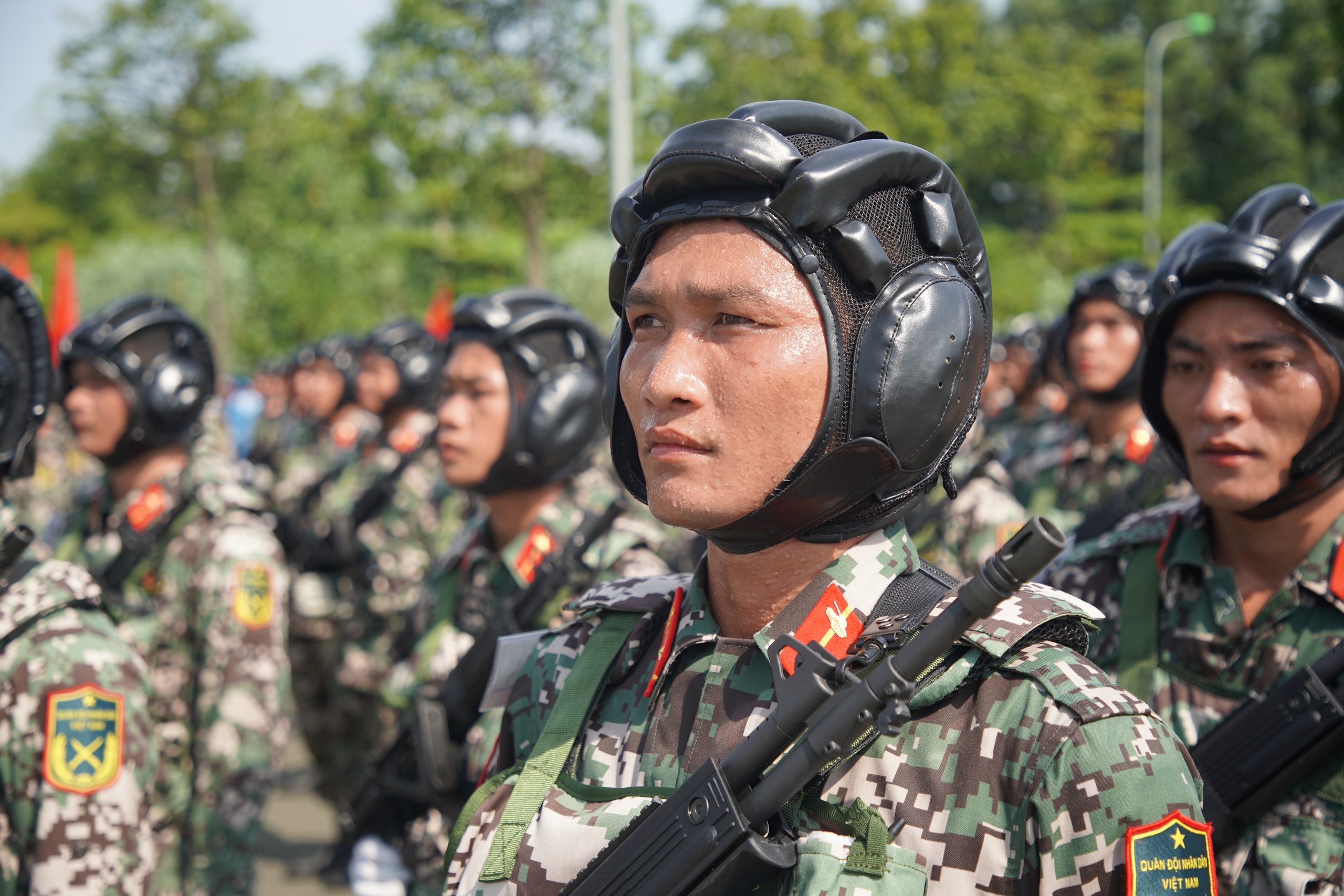 Chiến sĩ qu&acirc;n đội đổ mồ h&ocirc;i tr&ecirc;n thao trường, sẵn s&agrave;ng diễu binh, diễu h&agrave;nh ng&agrave;y Quốc kh&aacute;nh 2-9- Ảnh 6.