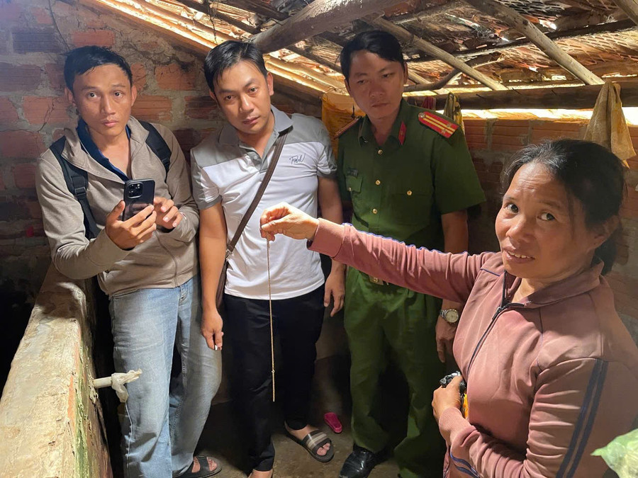 Thiếu tiền trả nợ ngân hàng, người phụ nữ đi cướp dây chuyền vàng của bà con- Ảnh 1.
