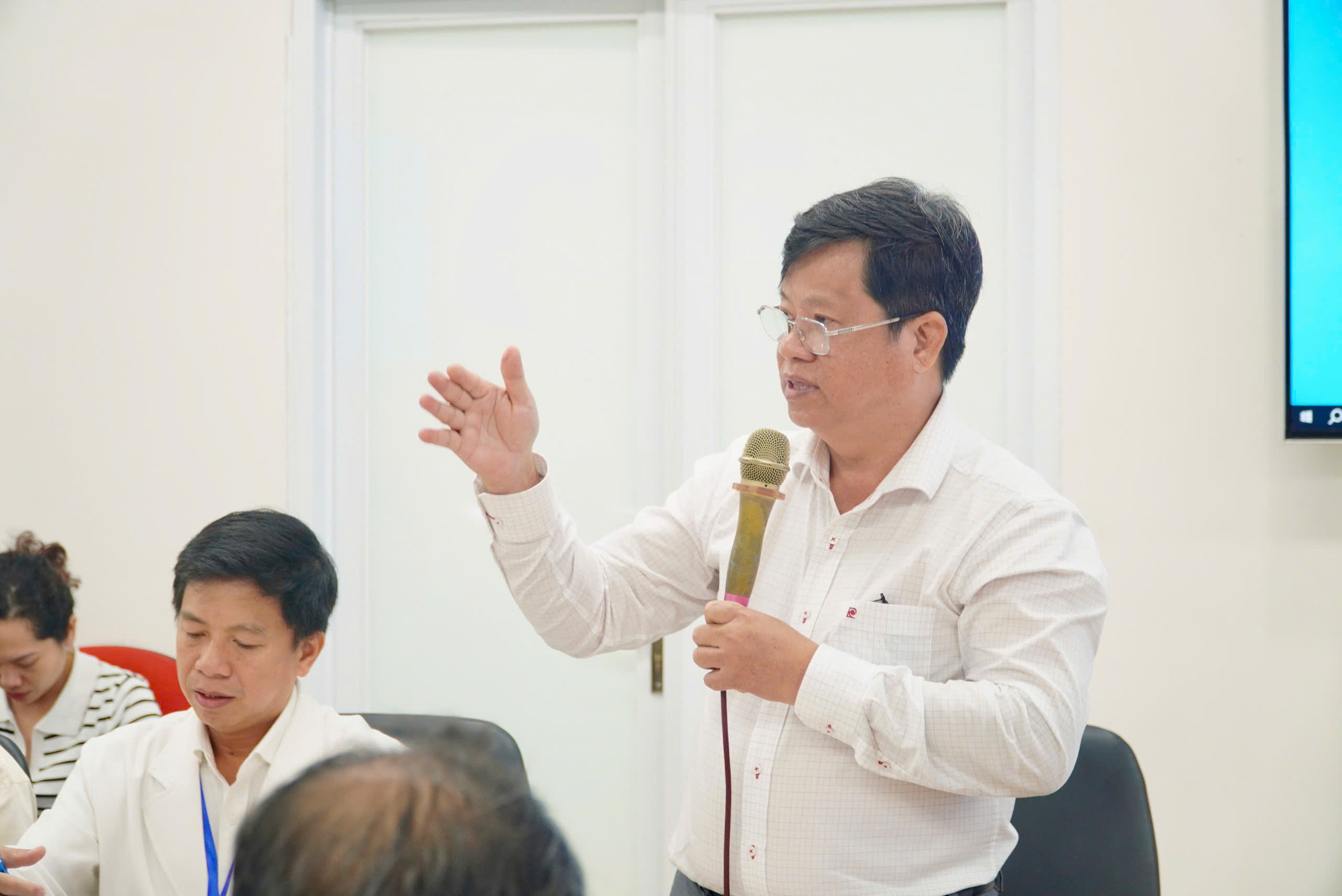 Các bệnh viện TP HCM nói gì về nạn "cò” khám bệnh?- Ảnh 1.