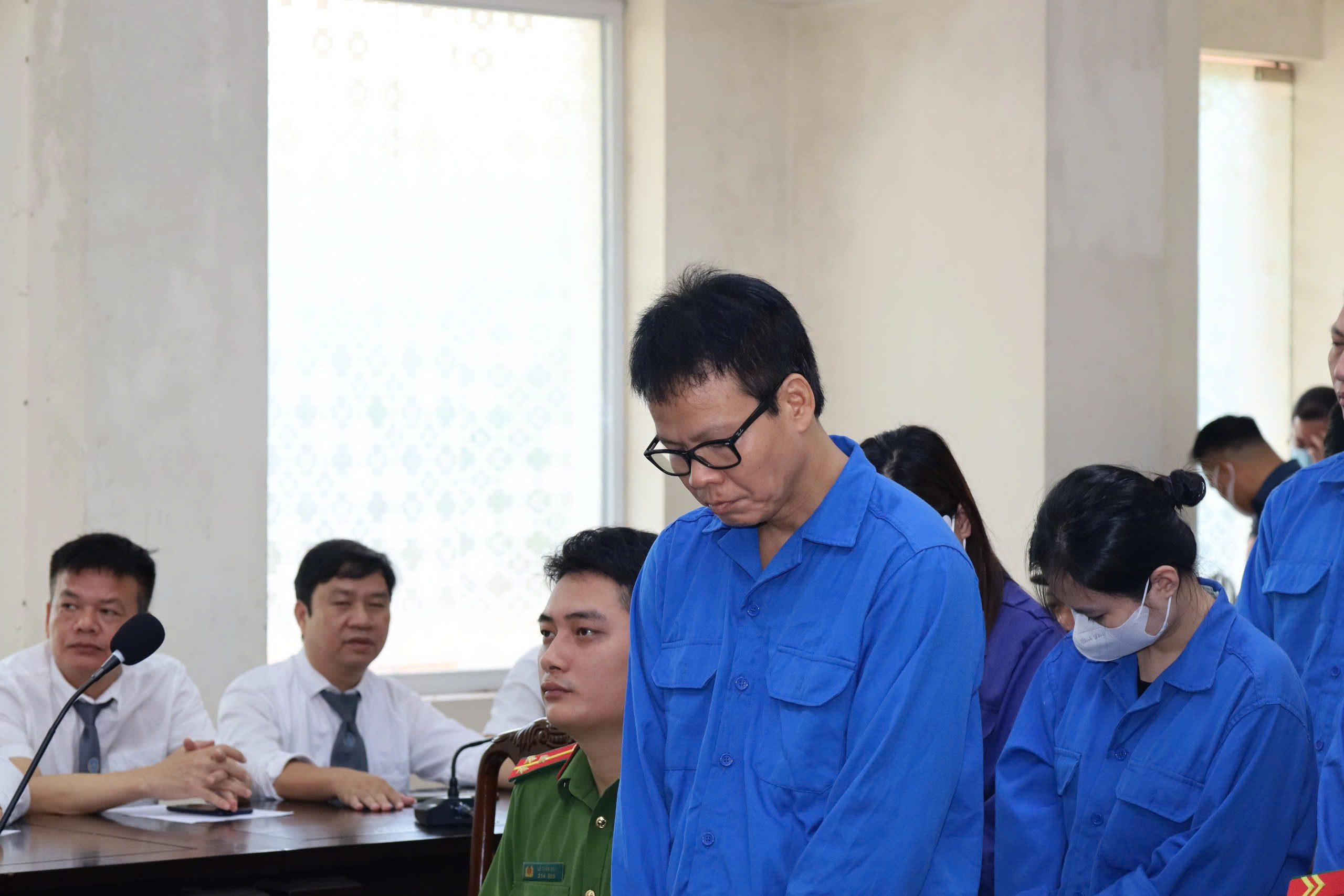 Nguy&ecirc;n Tổng bi&ecirc;n tập Tạp ch&iacute; M&ocirc;i trường v&agrave; Đ&ocirc; thị Việt Nam nhận &aacute;n 13 năm t&ugrave; giam - Ảnh 1.