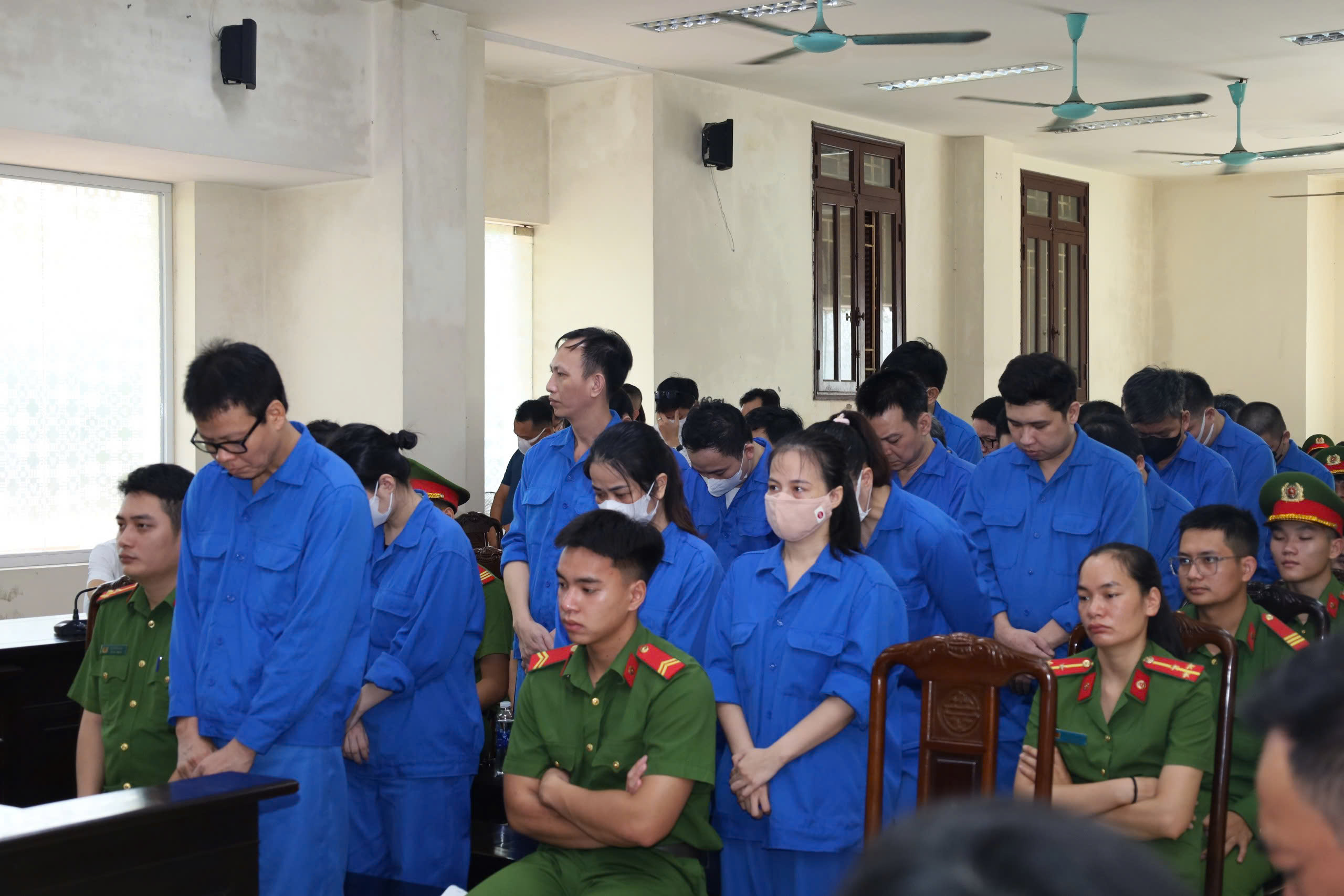 Nguy&ecirc;n Tổng bi&ecirc;n tập Tạp ch&iacute; M&ocirc;i trường v&agrave; Đ&ocirc; thị Việt Nam nhận &aacute;n 13 năm t&ugrave; giam - Ảnh 2.