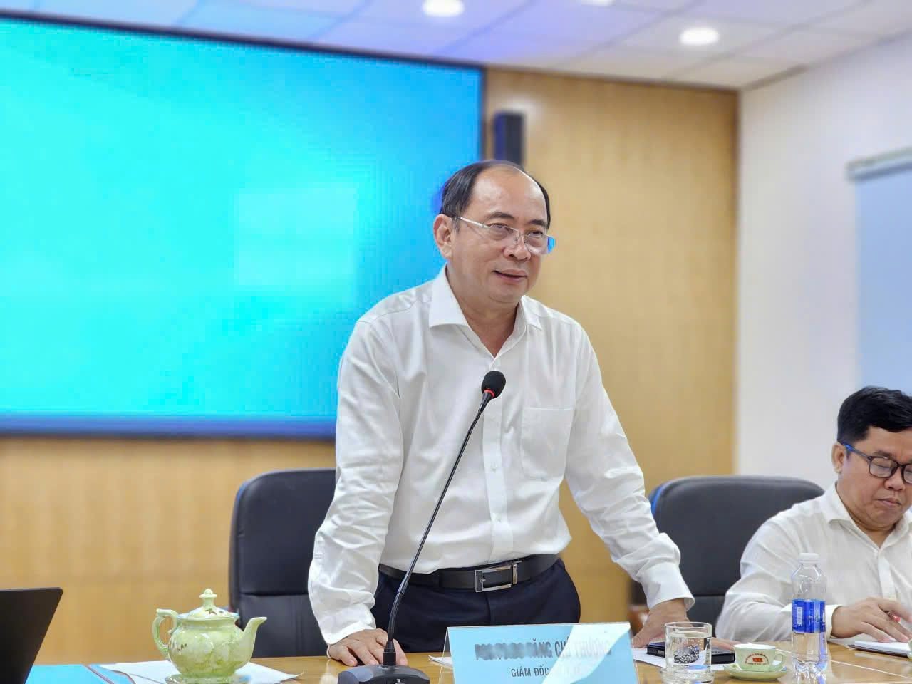 Nhức nhối "c&ograve;" kh&aacute;m bệnh lộng h&agrave;nh (*): Ng&agrave;nh Y tế họp khẩn!- Ảnh 2.