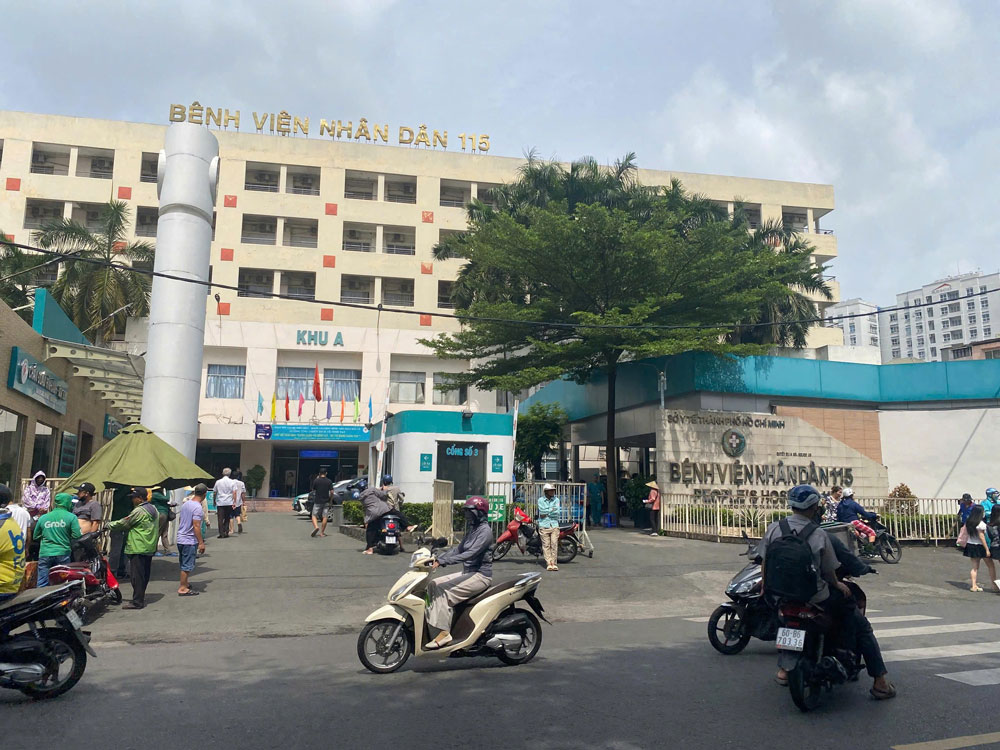 Nhức nhối "cò" khám bệnh lộng hành (*): Chấn chỉnh tình trạng bát nháo- Ảnh 1.