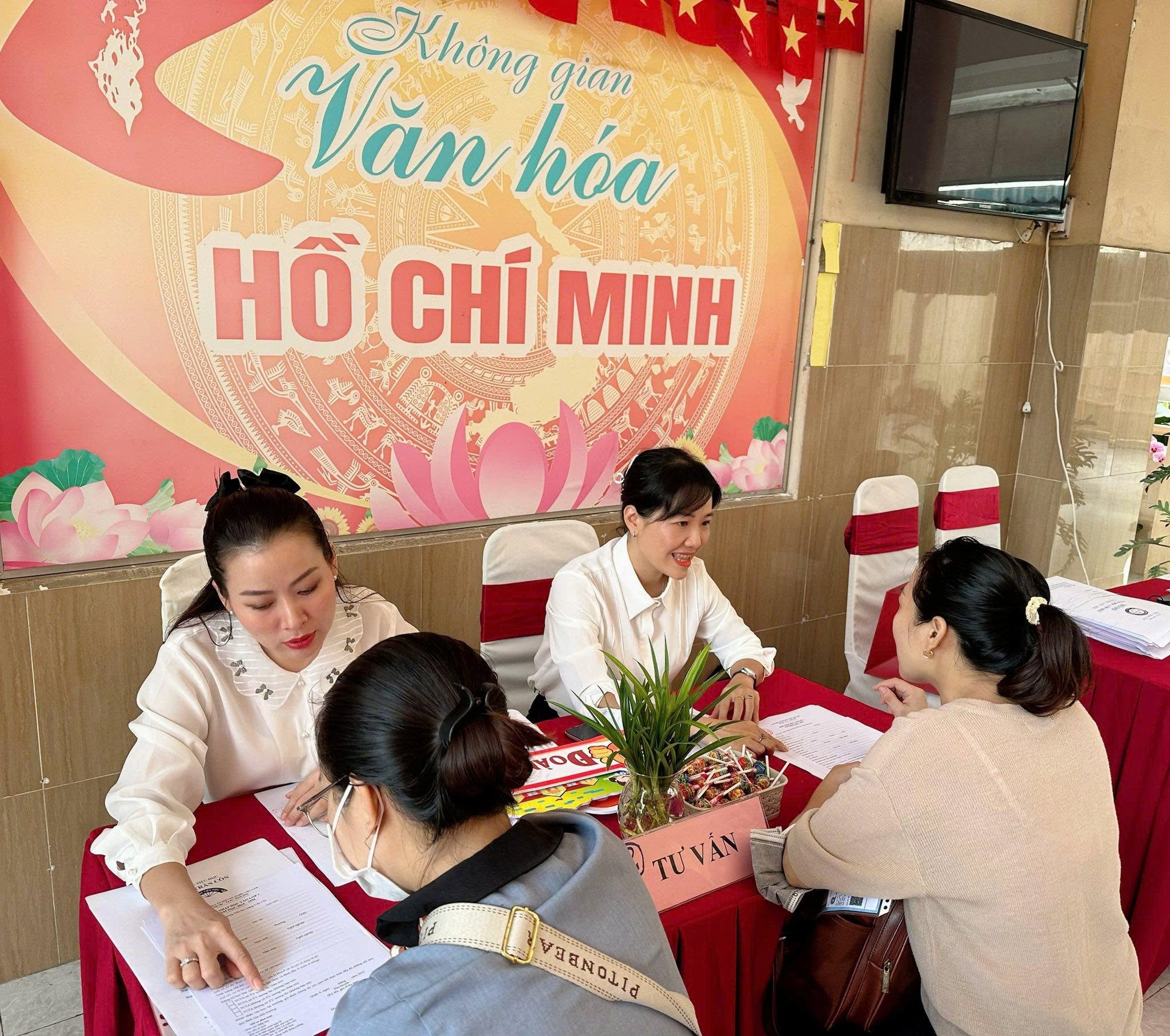 Dồn sức chuẩn bị cho năm học mới 2025 - 2026 tại TP HCM - Ảnh 1.