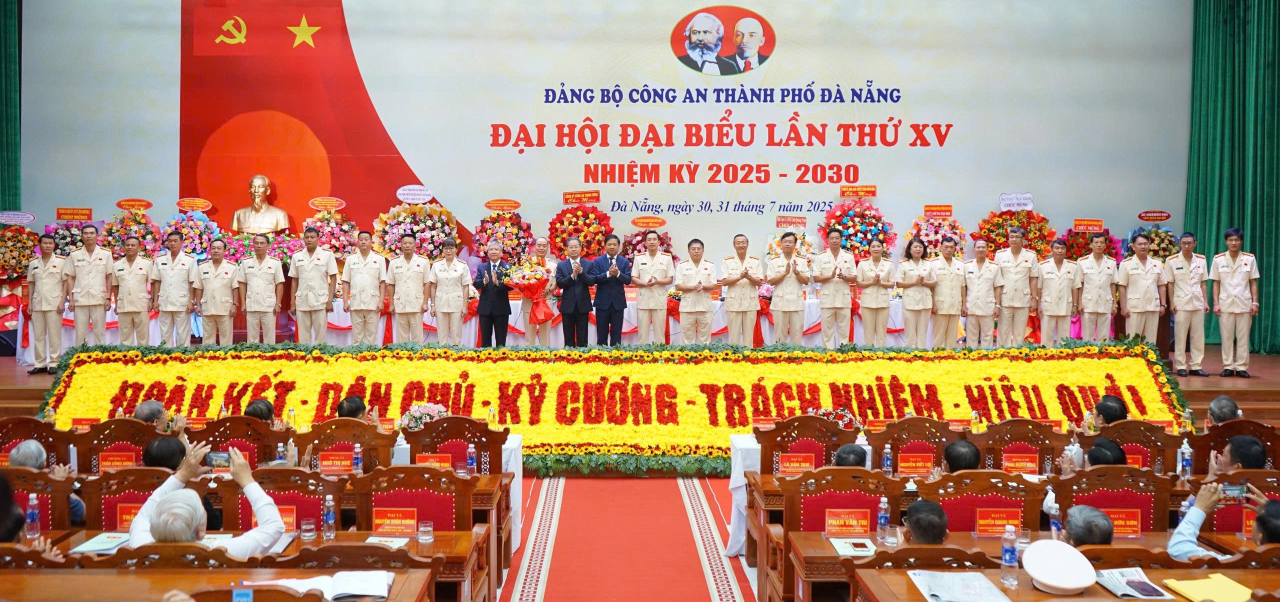 Thiếu tướng Nguyễn Hữu Hợp l&agrave;m B&iacute; thư Đảng ủy C&ocirc;ng an th&agrave;nh phố Đ&agrave; Nẵng- Ảnh 1.