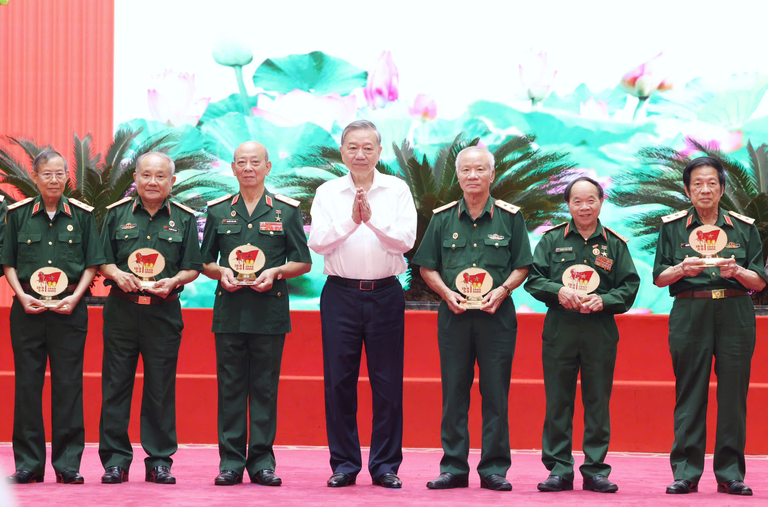 Tổng B&iacute; thư T&ocirc; L&acirc;m: Ph&aacute;t huy truyền thống cha &ocirc;ng, nỗ lực đạt những kỳ t&iacute;ch trong tương lai - Ảnh 7.