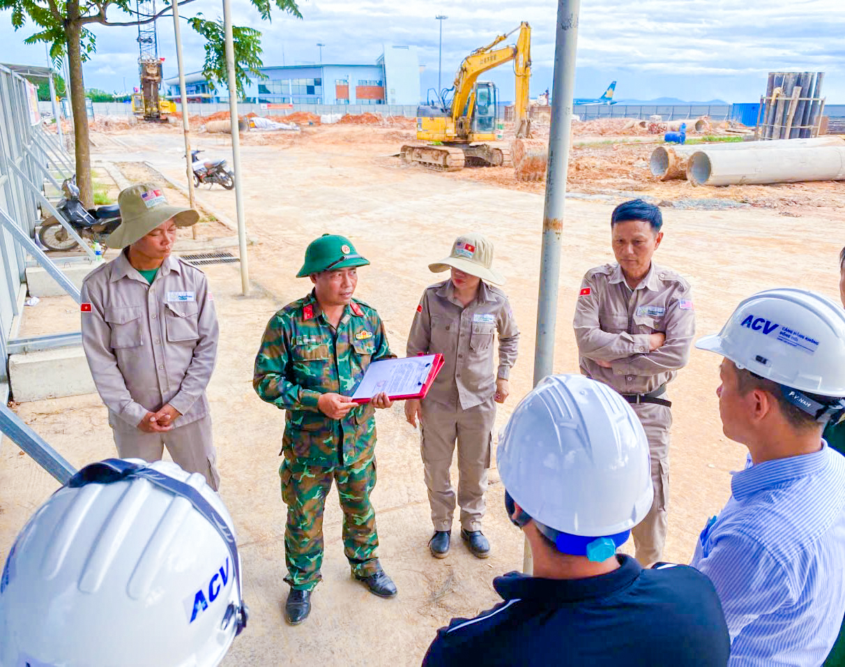 Ph&aacute;t hiện bom Mỹ nặng hơn 200 kg tại c&ocirc;ng tr&igrave;nh nh&agrave; ga T2 s&acirc;n bay Đồng Hới- Ảnh 3.
