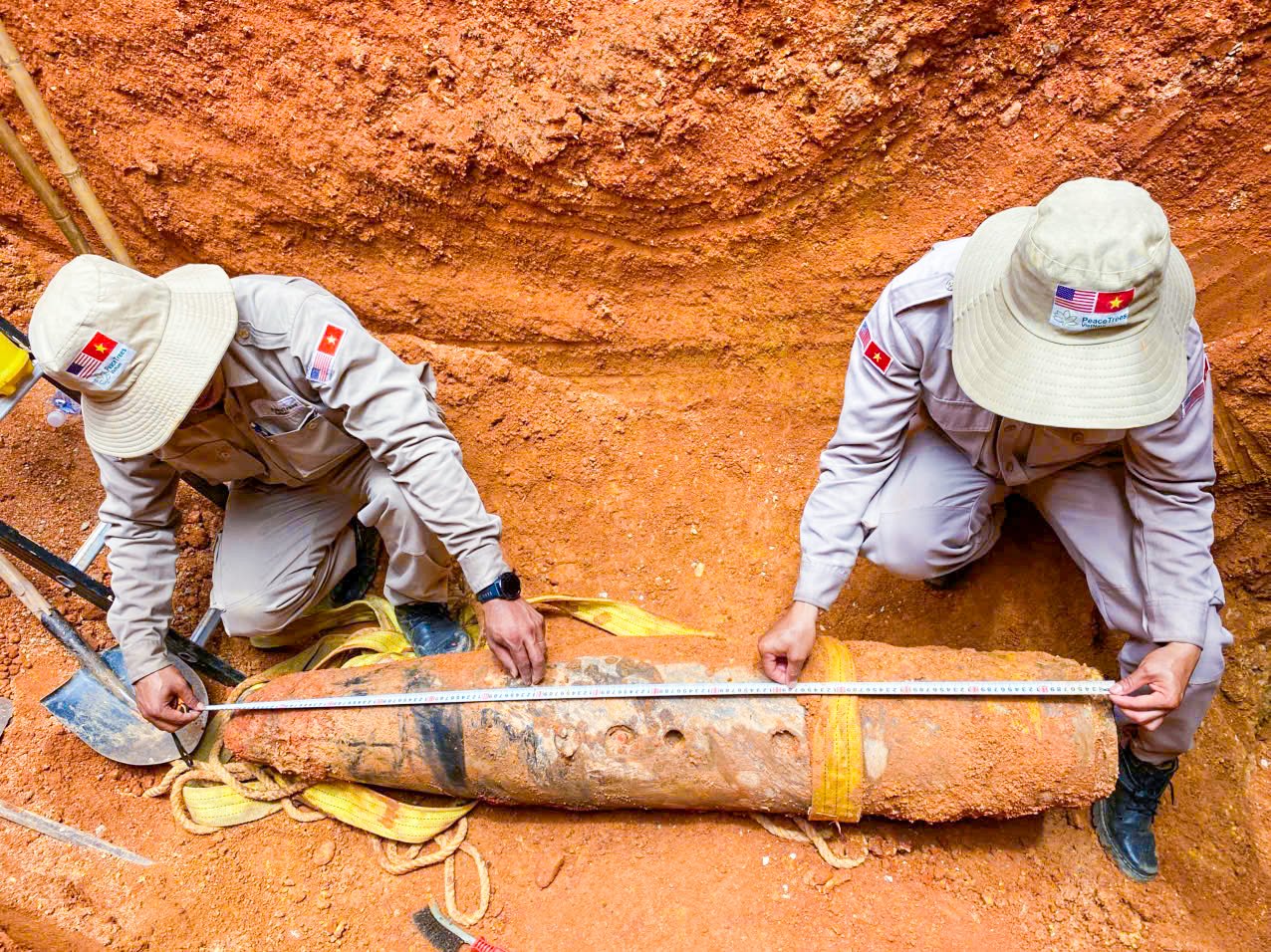 Ph&aacute;t hiện bom Mỹ nặng hơn 200 kg tại c&ocirc;ng tr&igrave;nh nh&agrave; ga T2 s&acirc;n bay Đồng Hới- Ảnh 1.