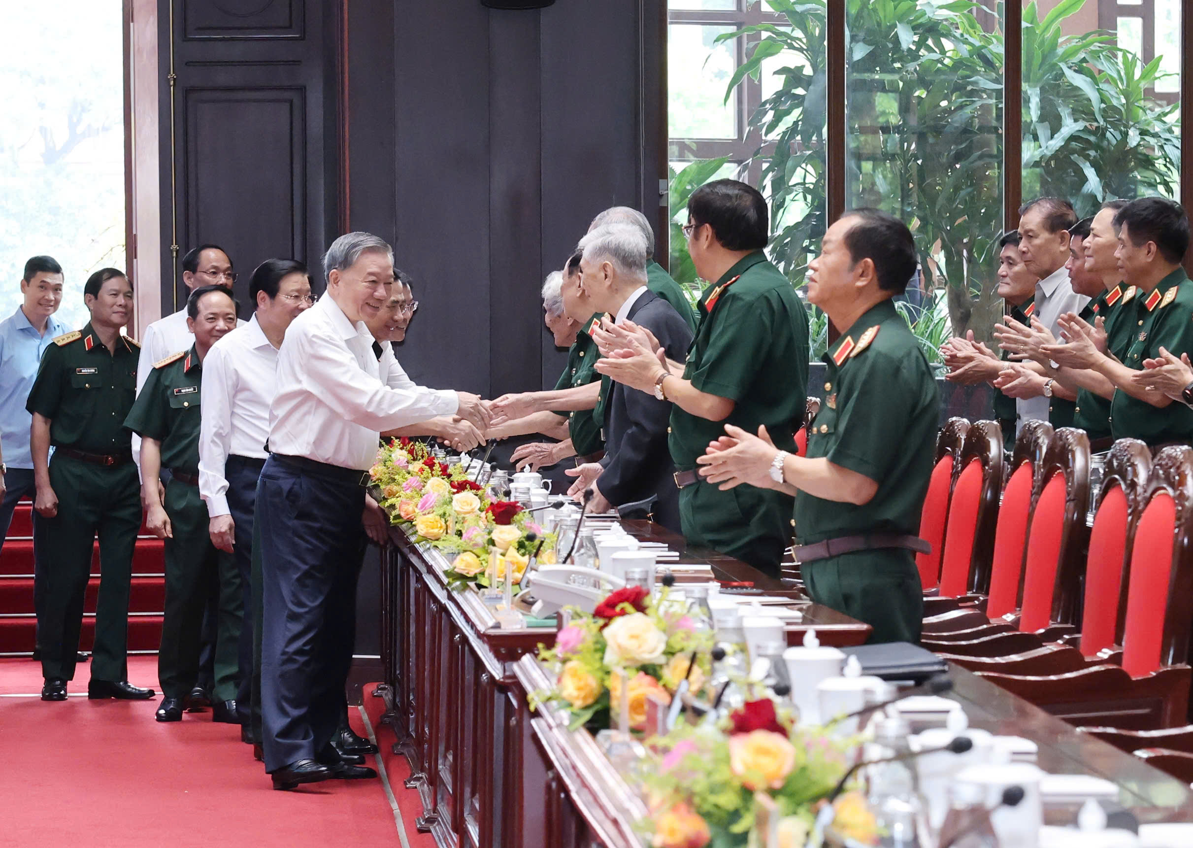 Tổng B&iacute; thư T&ocirc; L&acirc;m: Ph&aacute;t huy truyền thống cha &ocirc;ng, nỗ lực đạt những kỳ t&iacute;ch trong tương lai - Ảnh 3.