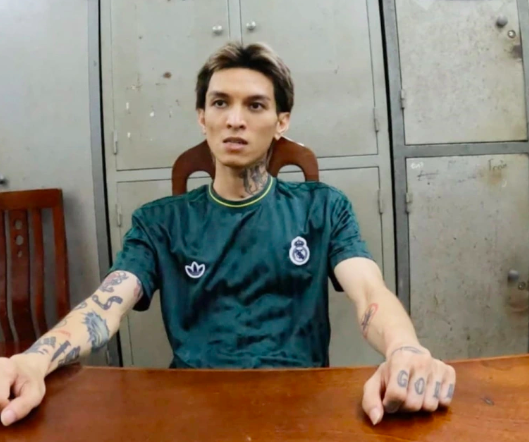 Rapper Bình Gold cướp taxi và hành vi phạm pháp nghiêm trọng - Ảnh 1.