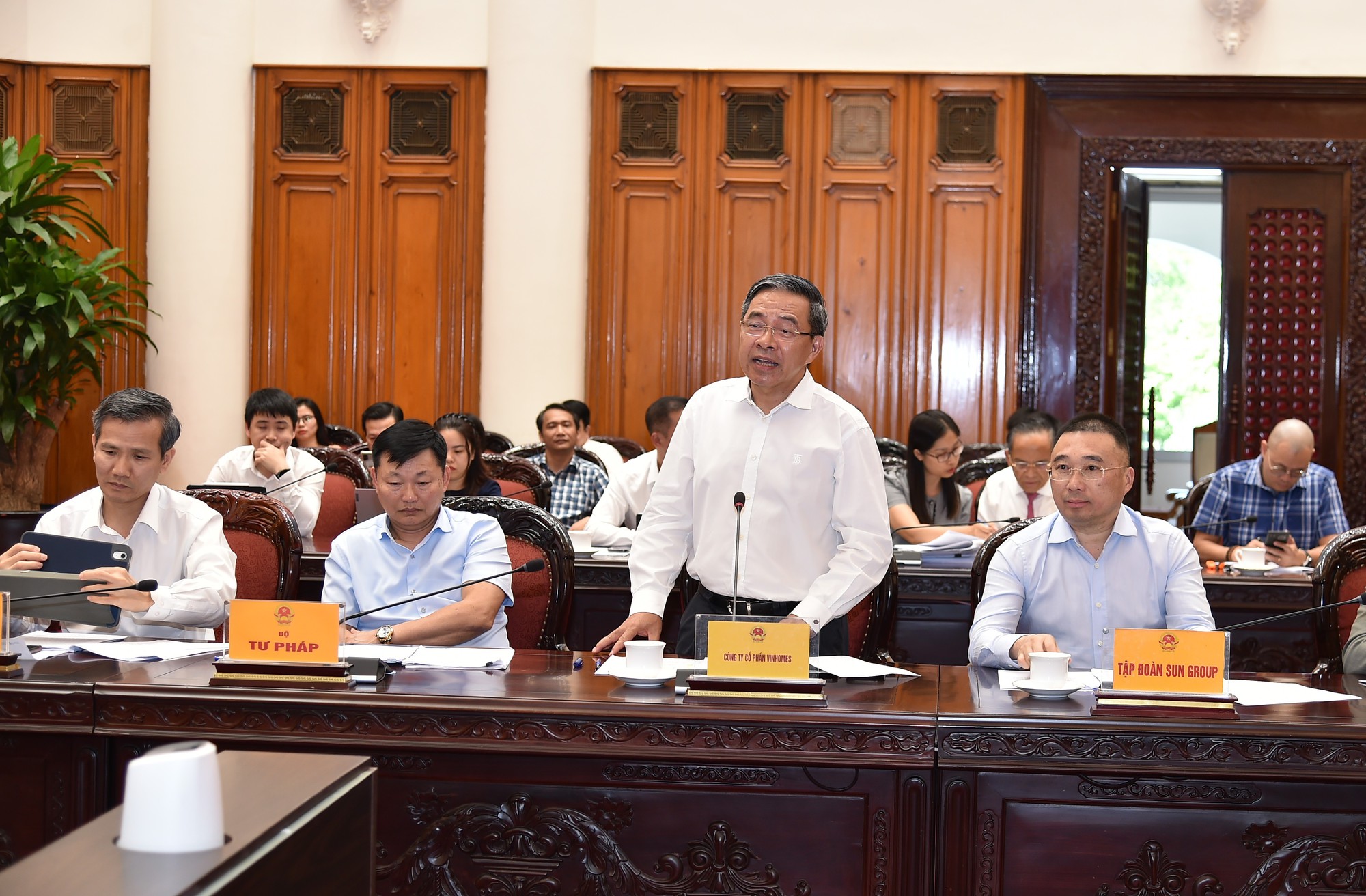 Ph&oacute; Thủ tướng họp với doanh nghiệp chứng kho&aacute;n, bất động sản về Luật Thuế thu nhập c&aacute; nh&acirc;n- Ảnh 2.