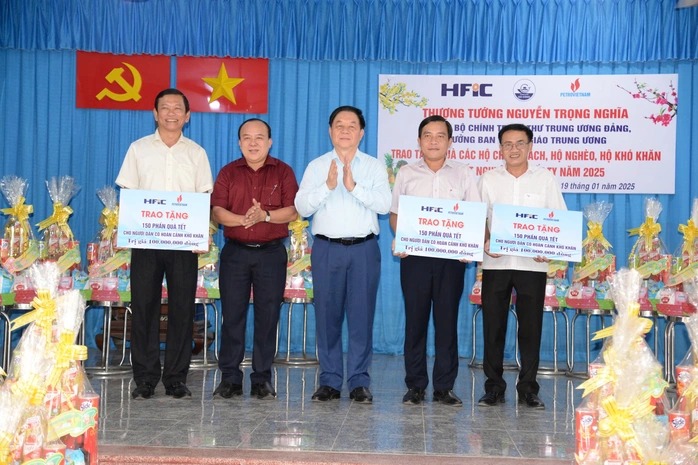95 năm ng&agrave;y truyền thống Ng&agrave;nh Tuy&ecirc;n gi&aacute;o của Đảng: Viết tiếp h&agrave;nh tr&igrave;nh vẻ vang - Ảnh 16.