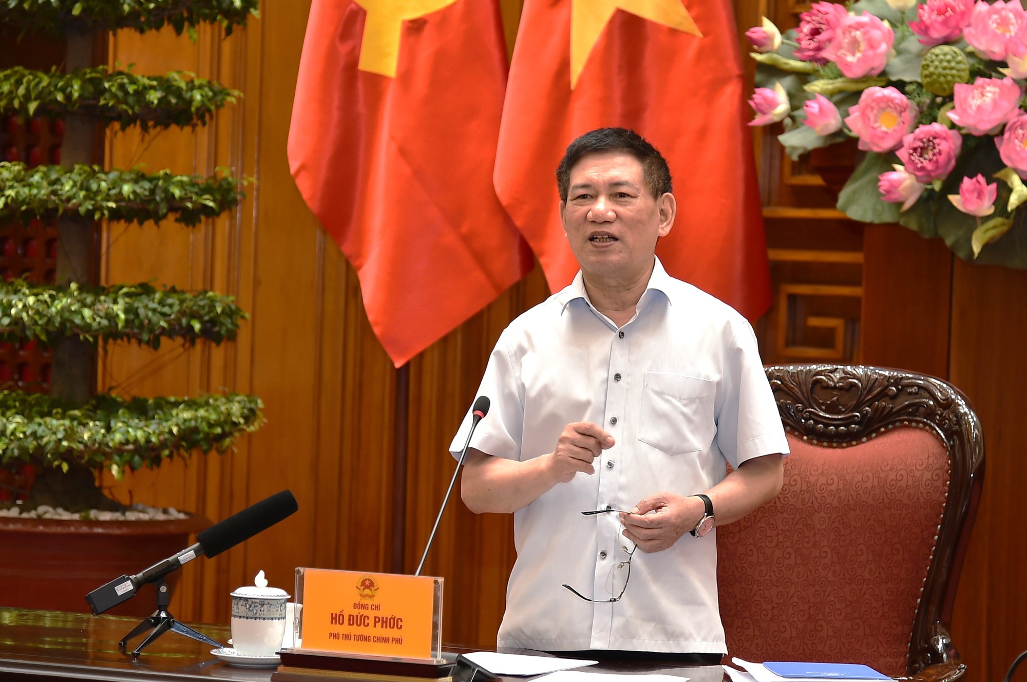 Ph&oacute; Thủ tướng họp với doanh nghiệp chứng kho&aacute;n, bất động sản về Luật Thuế thu nhập c&aacute; nh&acirc;n- Ảnh 1.