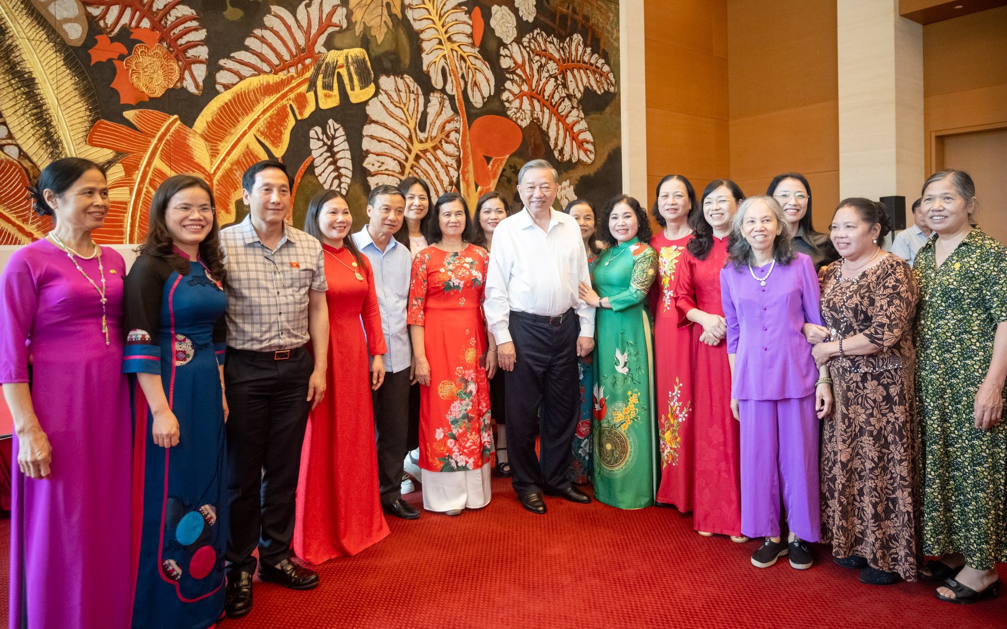 Tổng Bí thư Tô Lâm tham dự cuộc gặp mặt đại biểu Quốc hội tỉnh Hưng Yên qua các thời kỳ