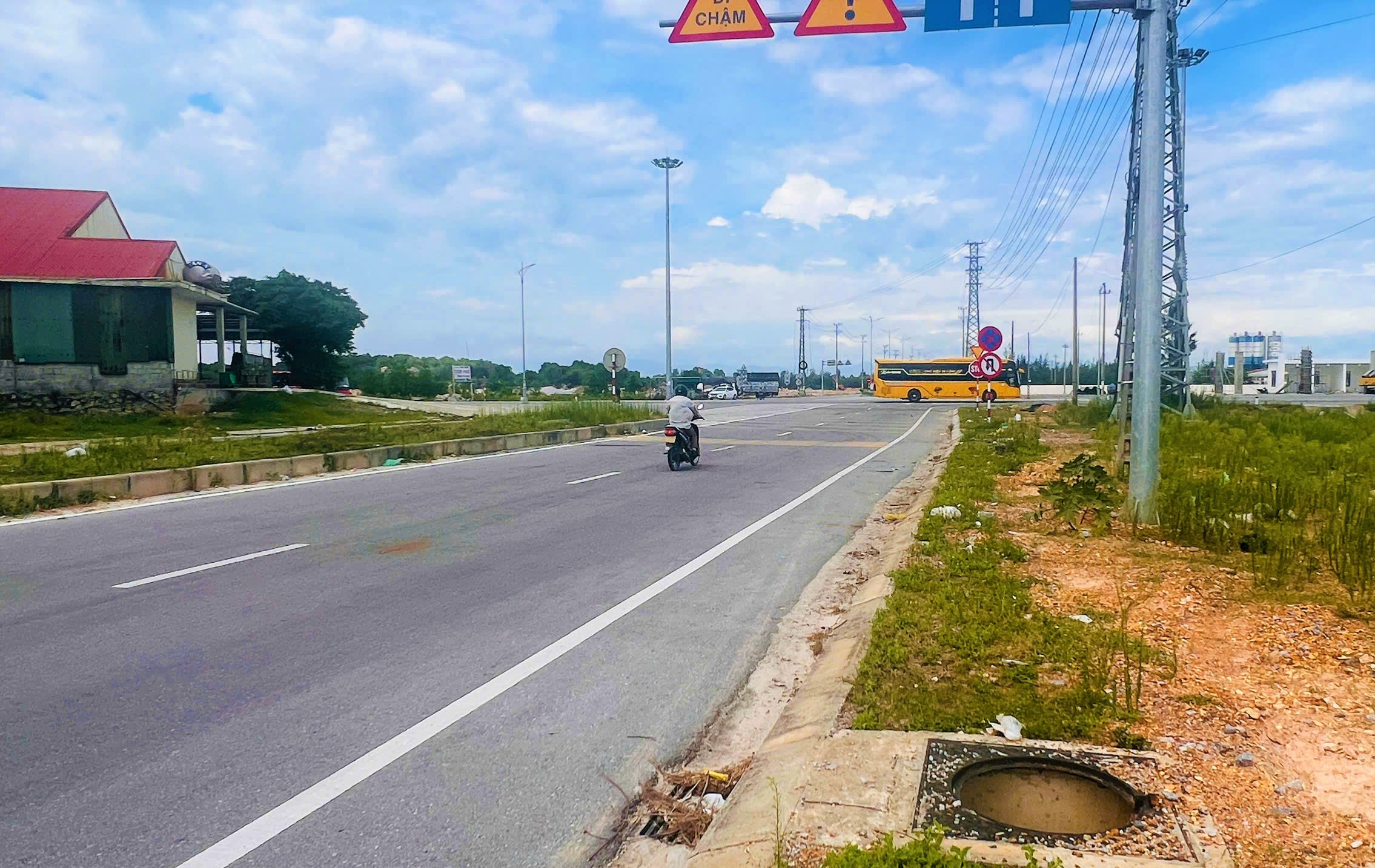 Chủ tịch tỉnh Quảng Trị y&ecirc;u cầu l&agrave;m r&otilde; vụ mất trộm kỳ lạ tr&ecirc;n tuyến đường 210 tỉ đồng- Ảnh 1.