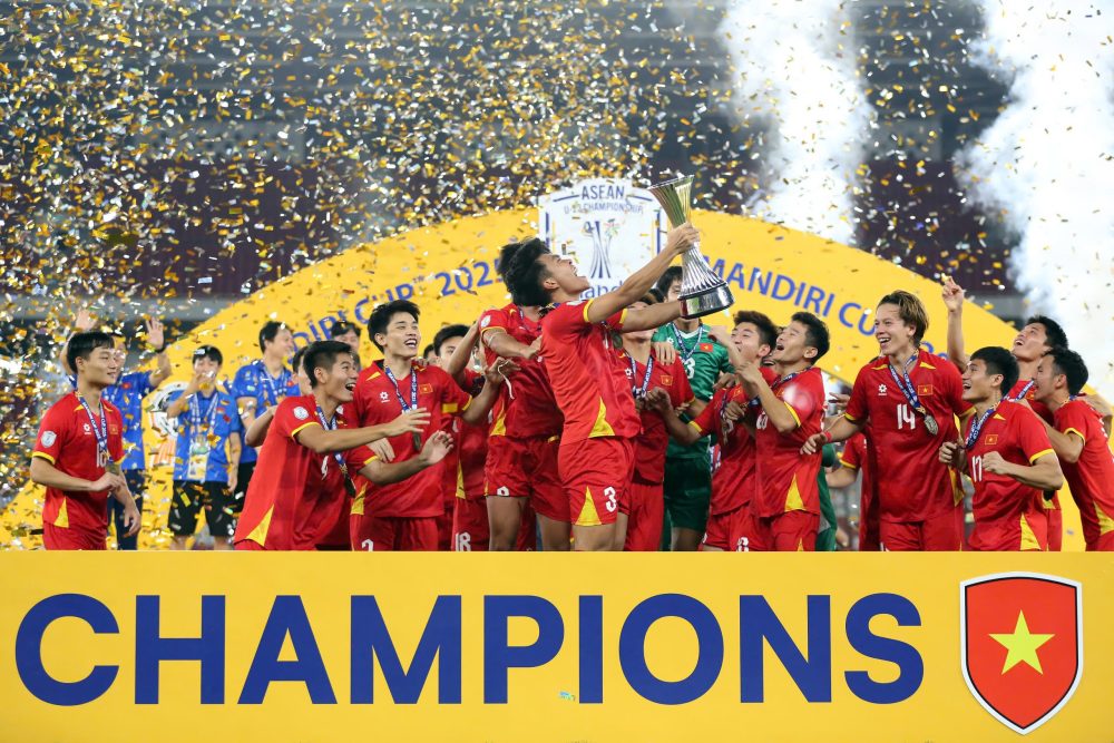 Truyền th&ocirc;ng Th&aacute;i: "C&ocirc;ng thức" &ocirc;ng Kim giống Shin Tae-yong khi U23 Việt Nam v&ocirc; địch - Ảnh 1.