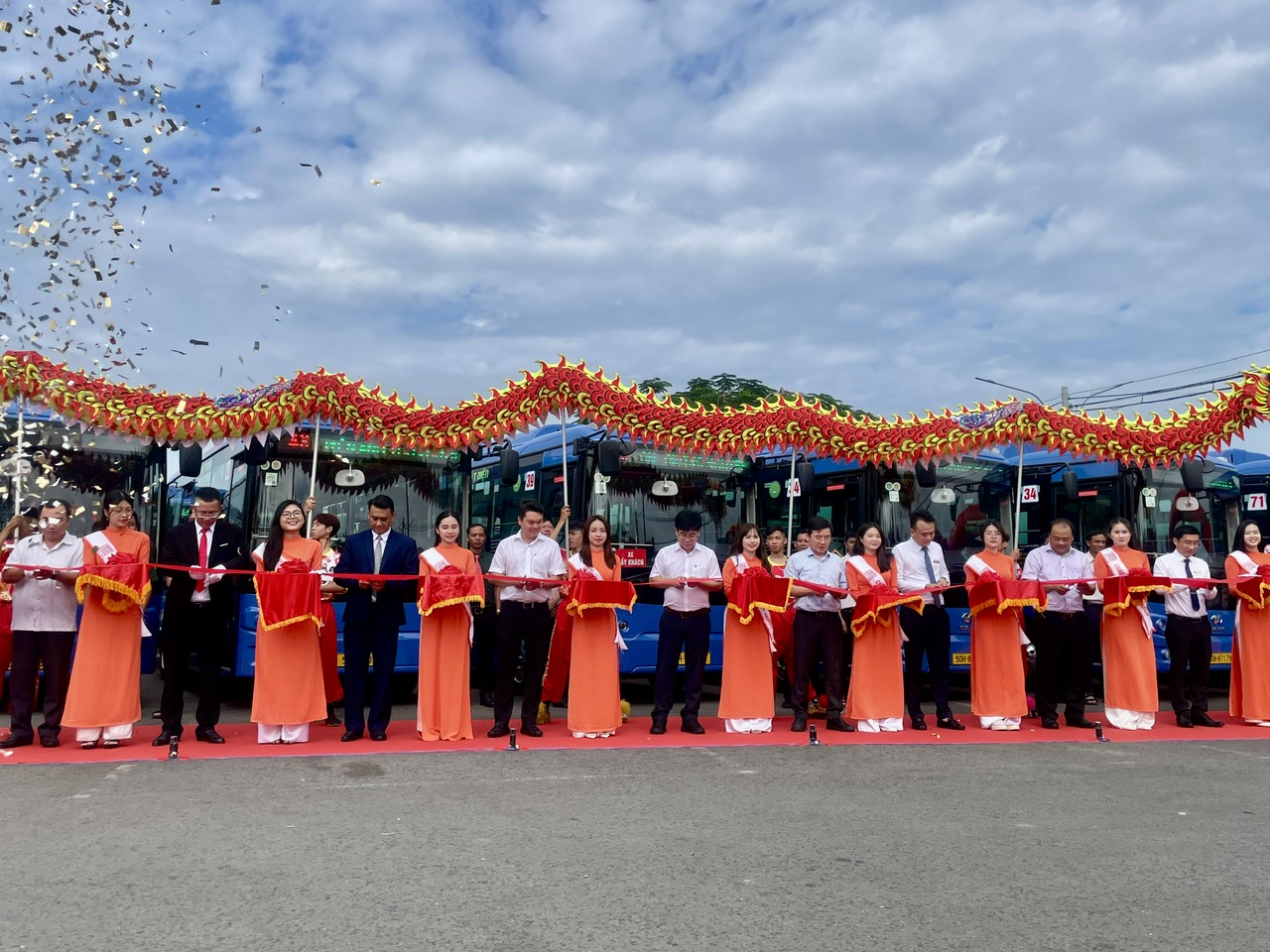 Ng&agrave;y mai, TP HCM đưa th&ecirc;m 600 xe bu&yacute;t mới v&agrave;o hoạt động - Ảnh 1.