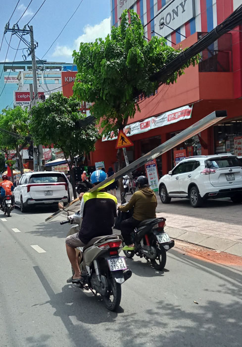 Làm xiếc trên đường- Ảnh 1.