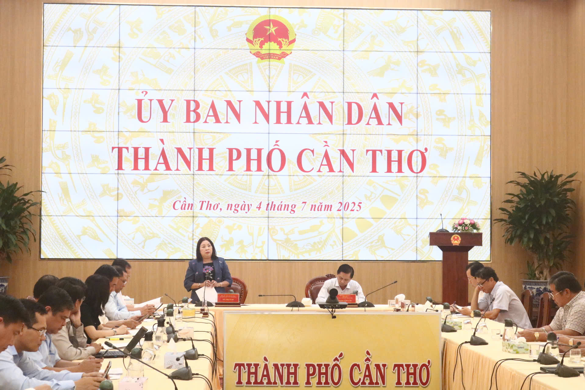 Chủ tịch Cần Thơ yêu cầu chấn chỉnh việc mất đoàn kết tại nhiều bệnh viện công- Ảnh 2.