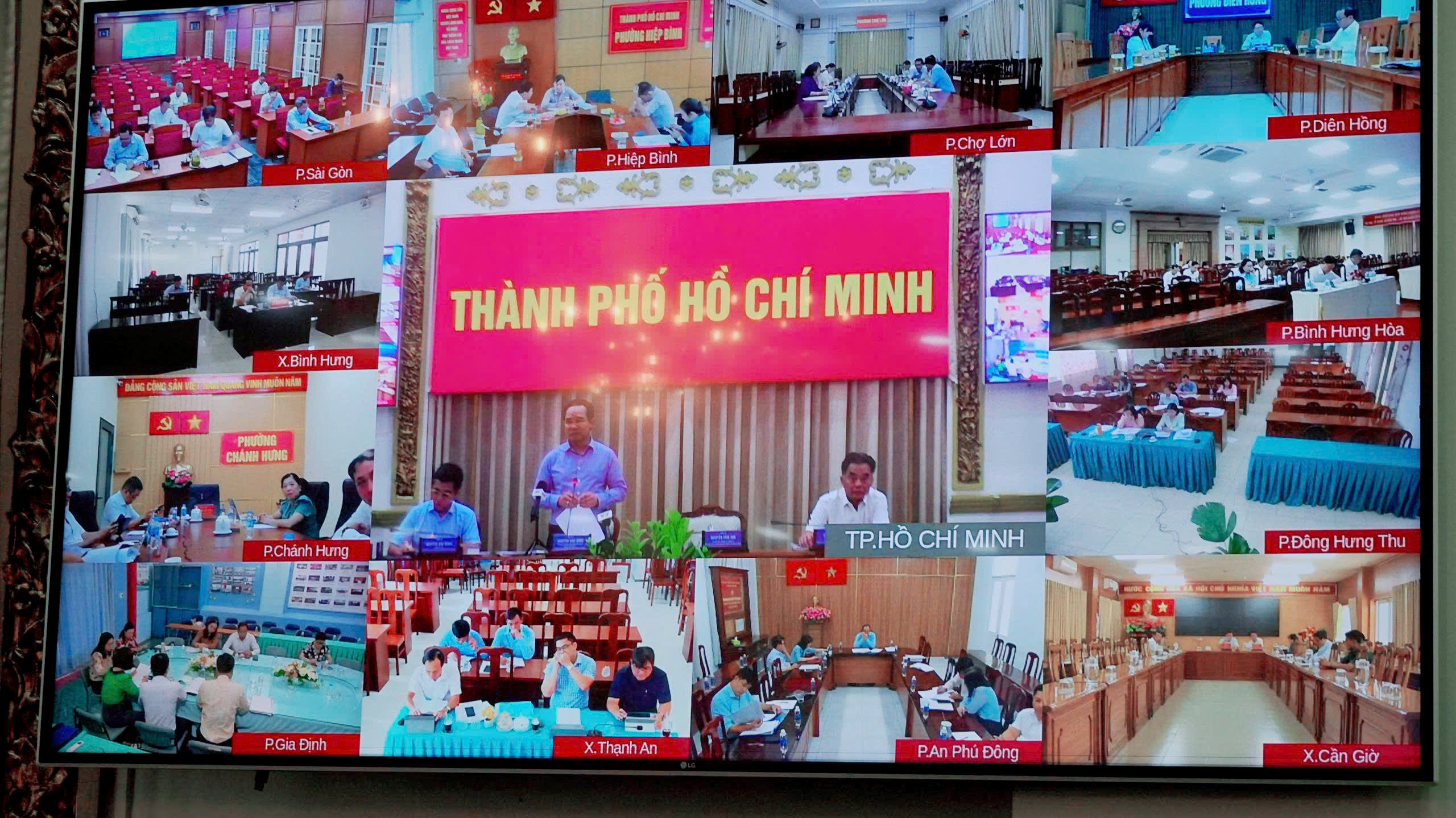 Chủ tịch UBND TP HCM: "Chúng ta đã về chung một nhà, hãy xóa ranh giới hành chính cũ trong đầu"- Ảnh 1.