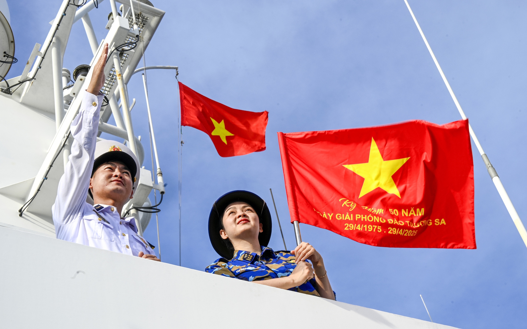 Ảnh đẹp trong tuần: Tổ quốc và người lính biển