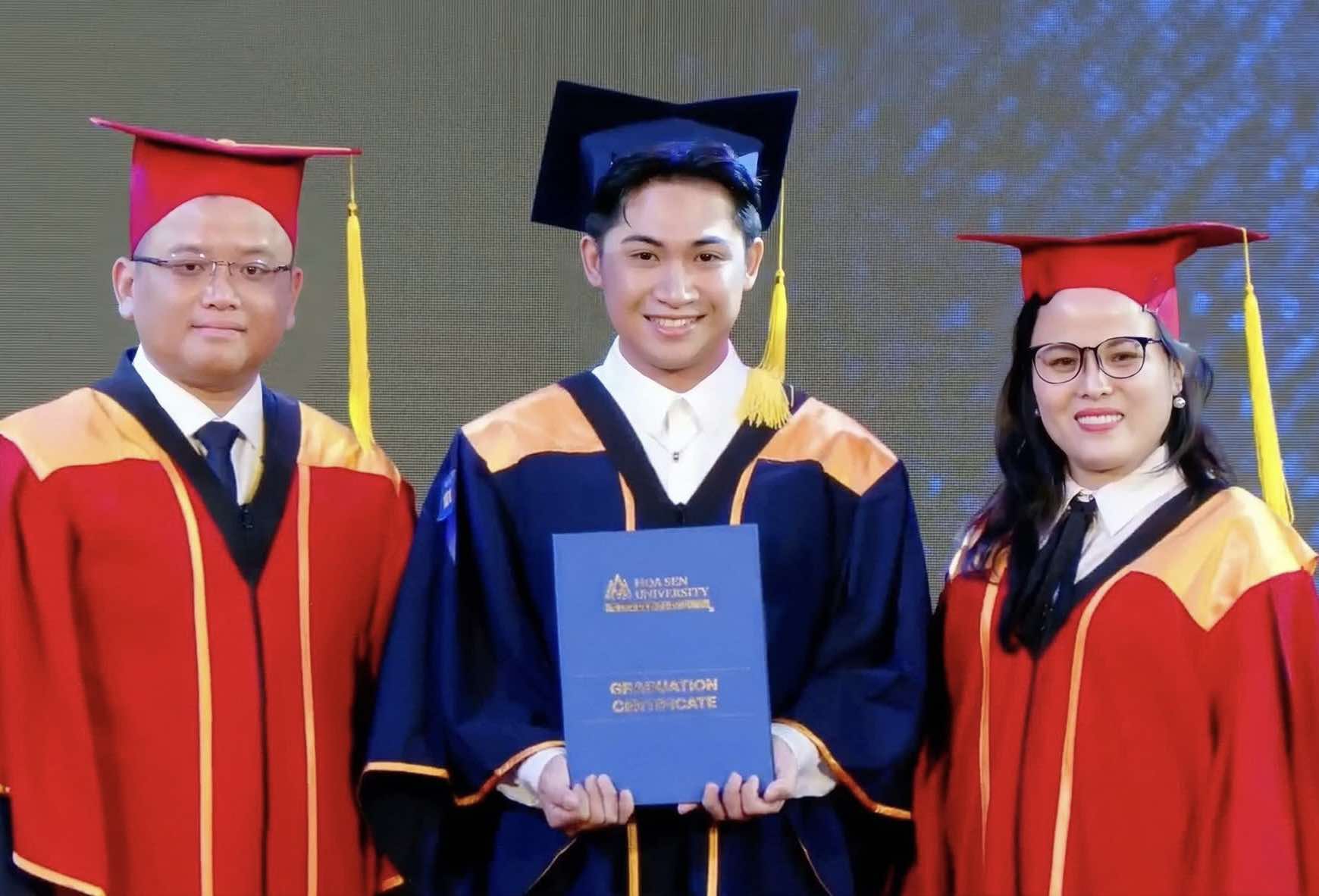 Sau hoá thân vai Công an, Ngọc Cương lãnh bằng cử nhân đại học trong niềm xúc động- Ảnh 2.