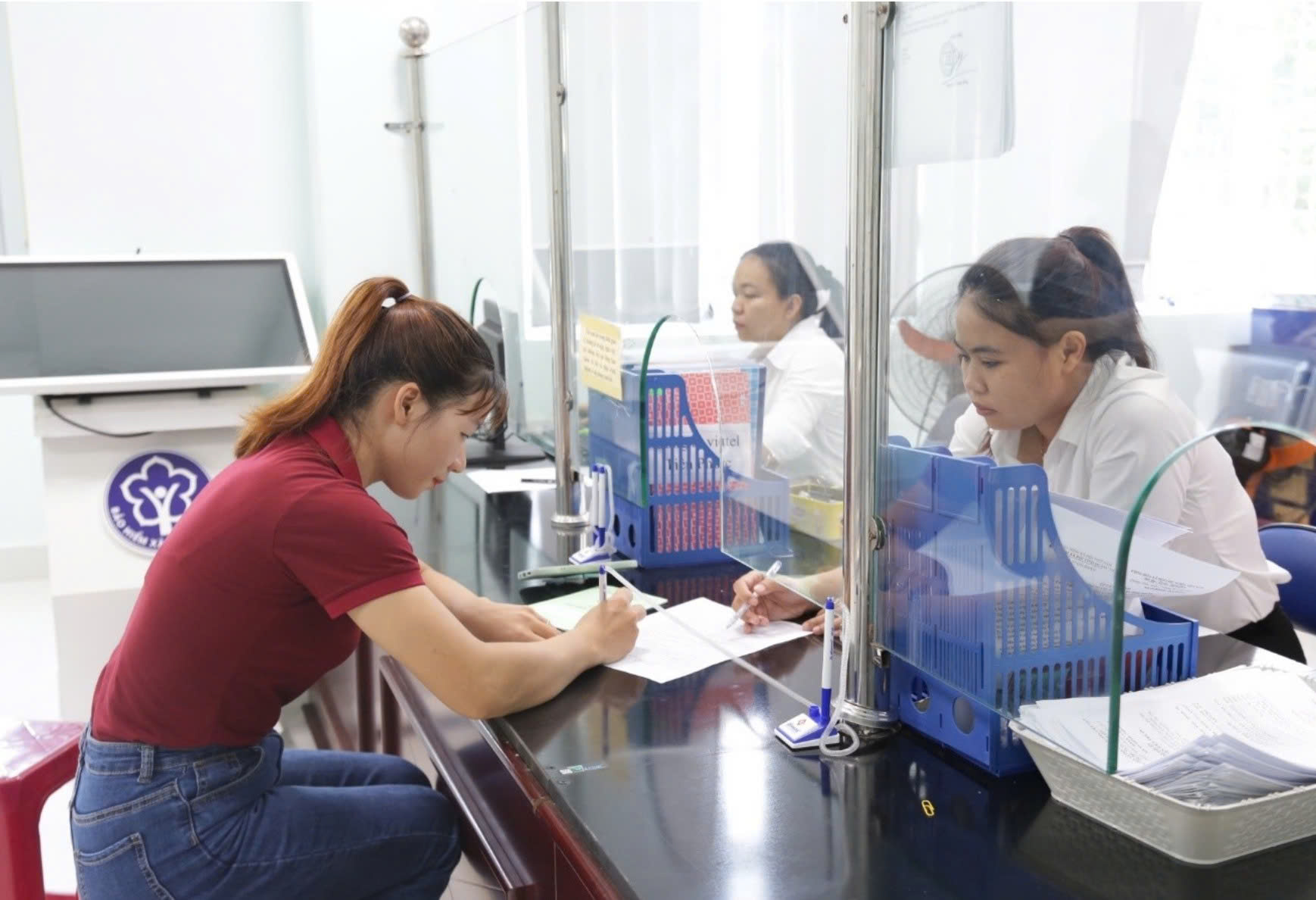Trợ cấp thất nghiệp phải bảo đảm mức sống tối thiểu- Ảnh 1.