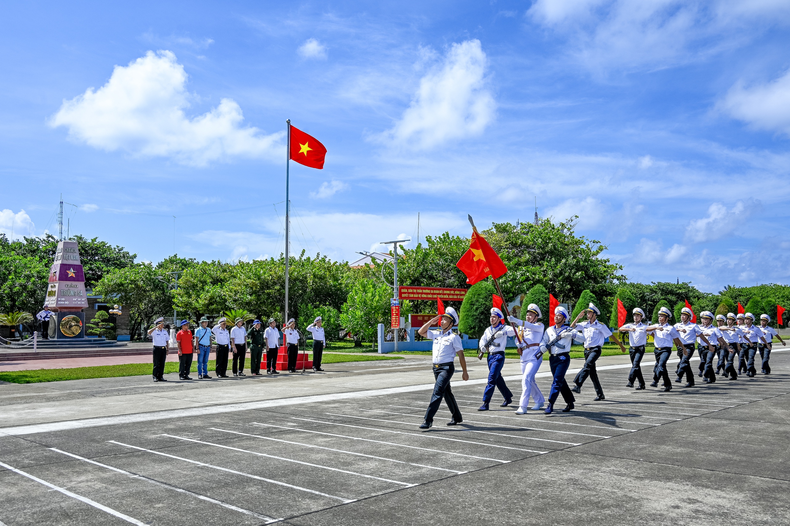 Tổ quốc và người lính biển: Hình ảnh Tự hào của Hải quân Nhân dân Việt Nam - Ảnh 7.