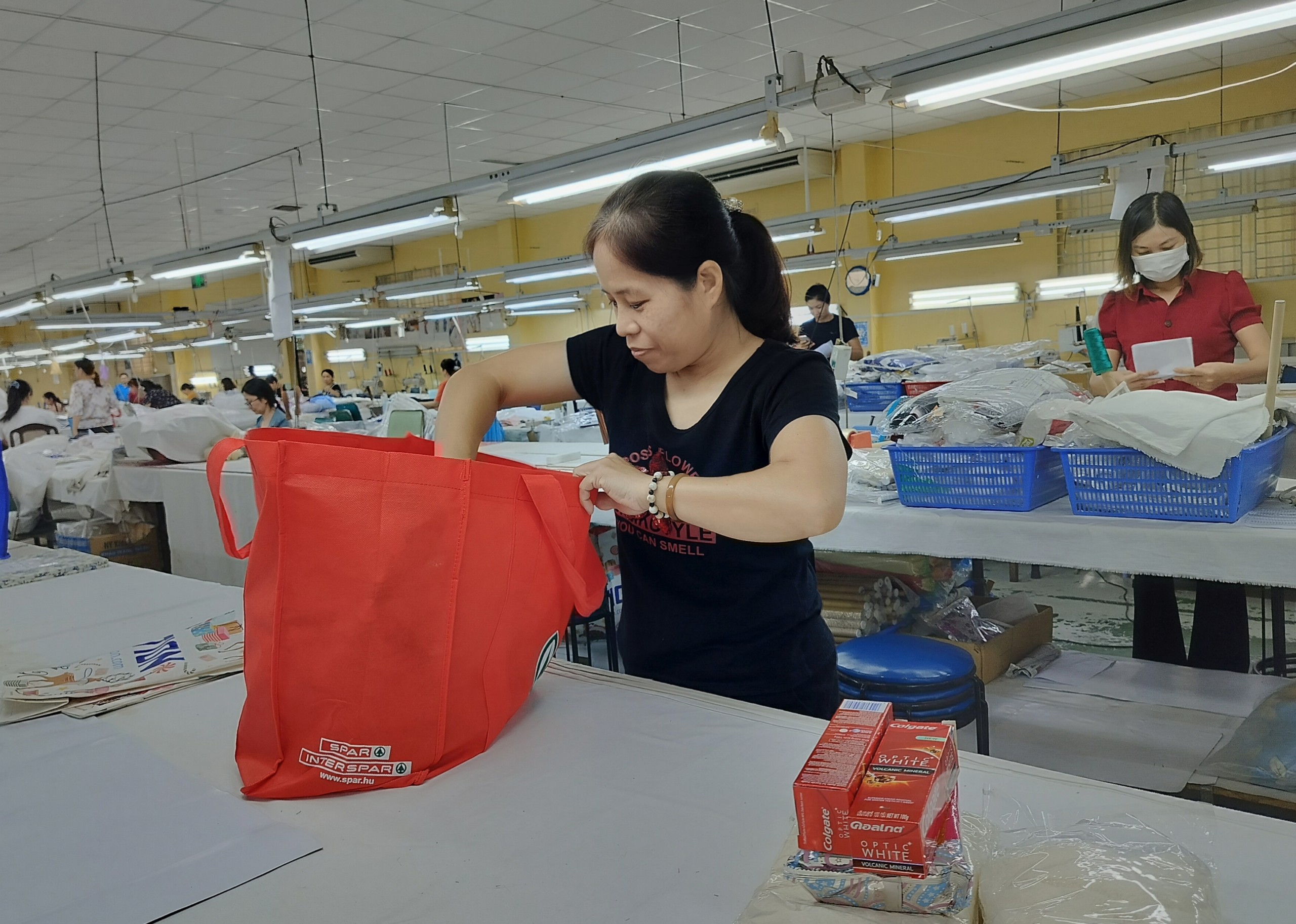 Nỗi lòng công nhân ngoài 40 tuổi: Đi cũng dở, ở cũng chẳng xong - Ảnh 6.