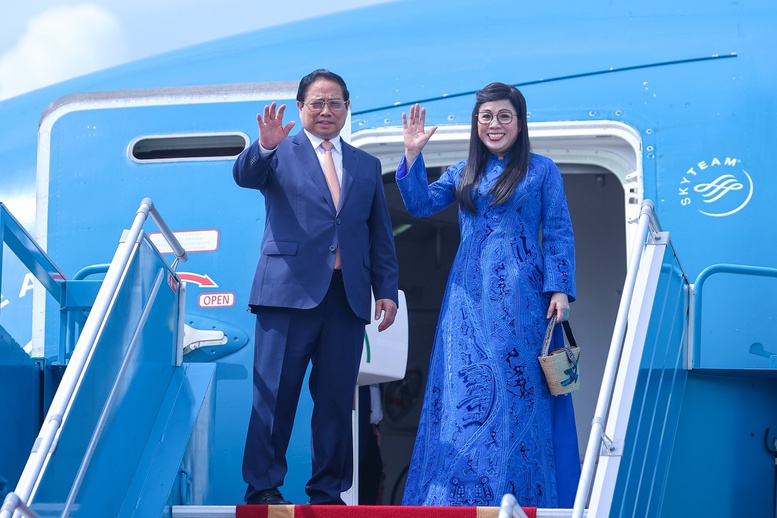 Thủ tướng Phạm Minh Ch&iacute;nh v&agrave; Phu nh&acirc;n l&ecirc;n đường dự Hội nghị Thượng đỉnh BRICS mở rộng - Ảnh 1.